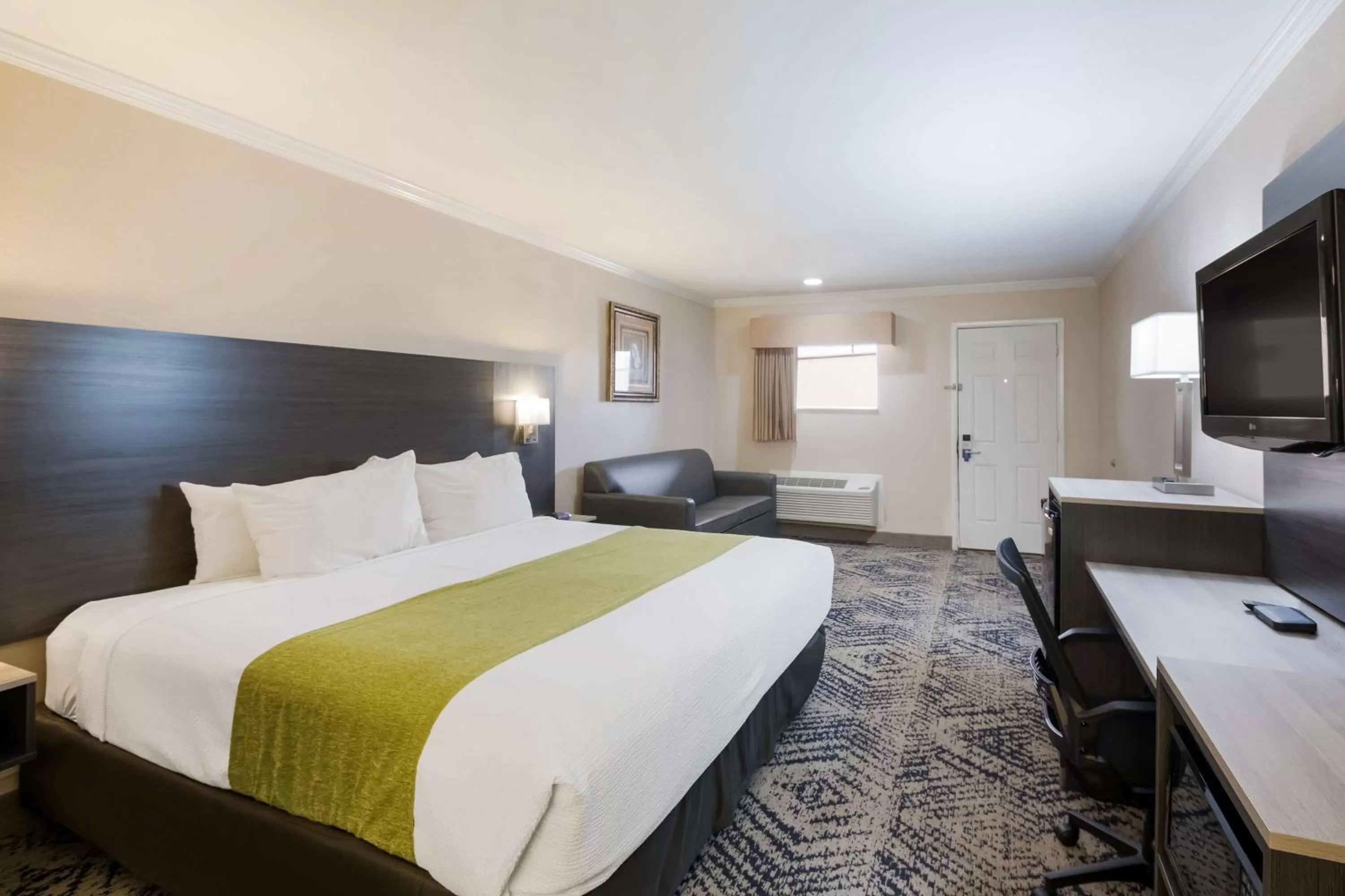 Bedroom, Bed in SureStay Hotel by Best Western Rockdale