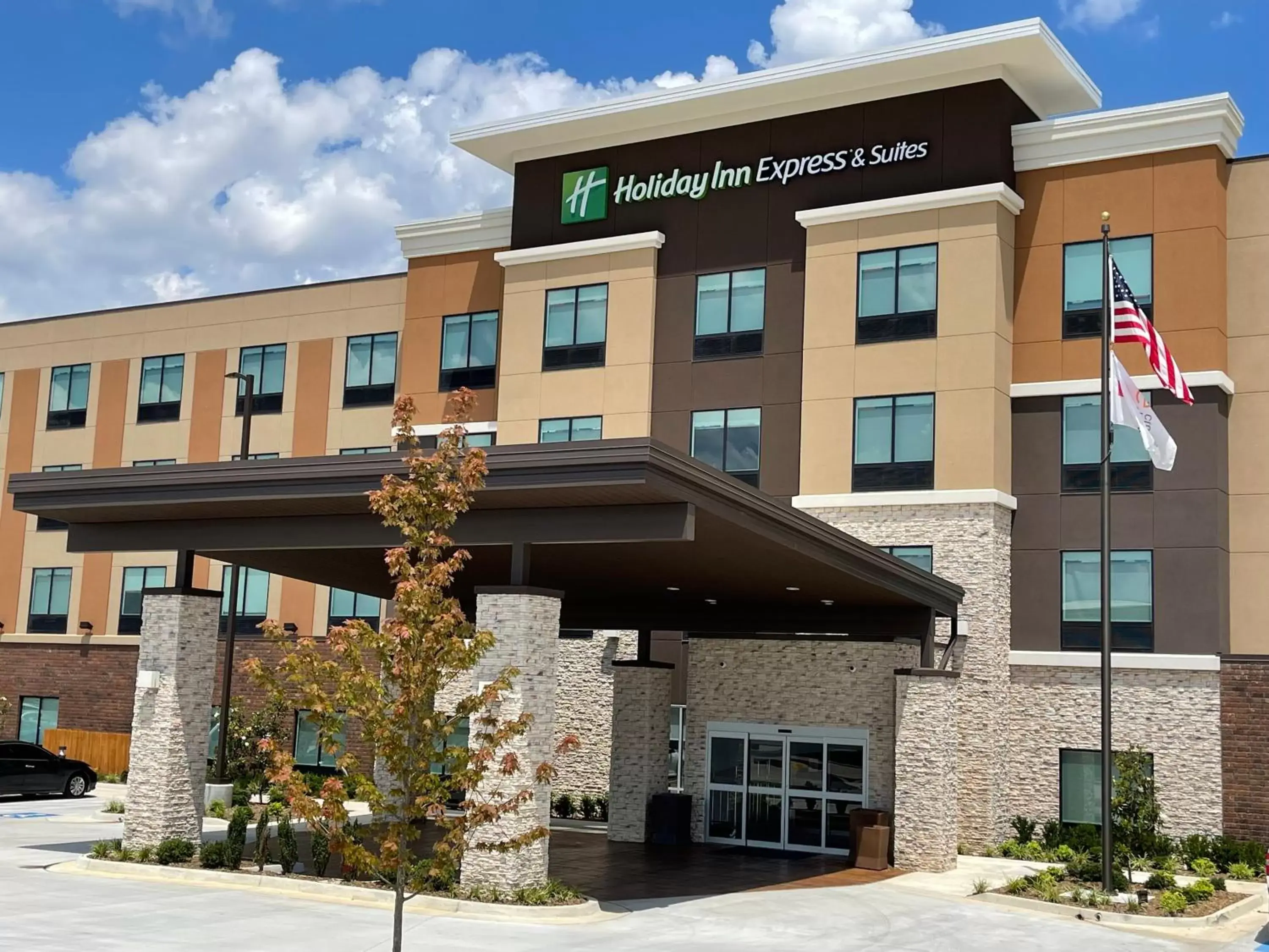 Property Building in Holiday Inn Express & Suites - Ft. Smith - Airport, an IHG Hotel