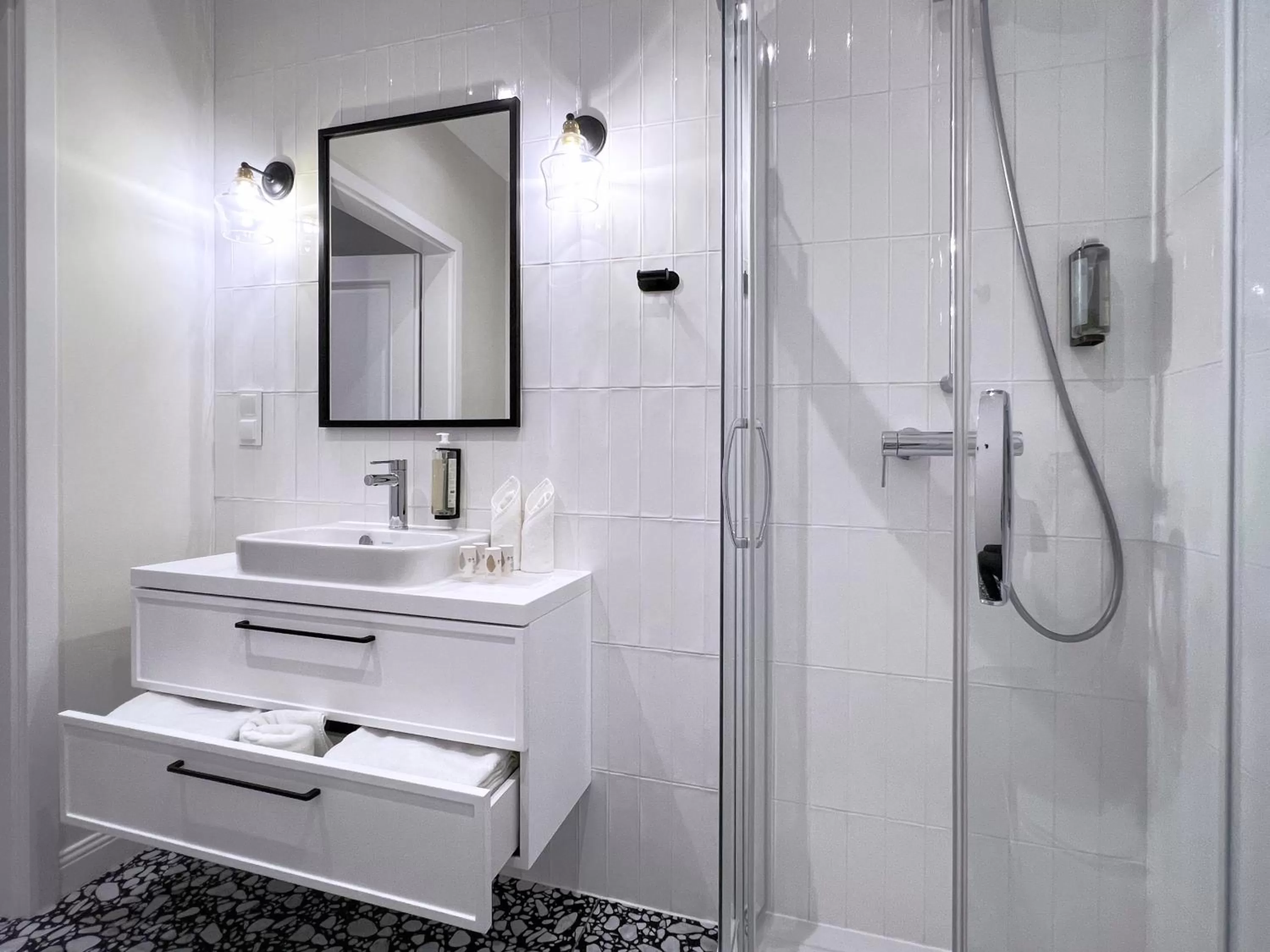 Shower in Kurkowa Apartments