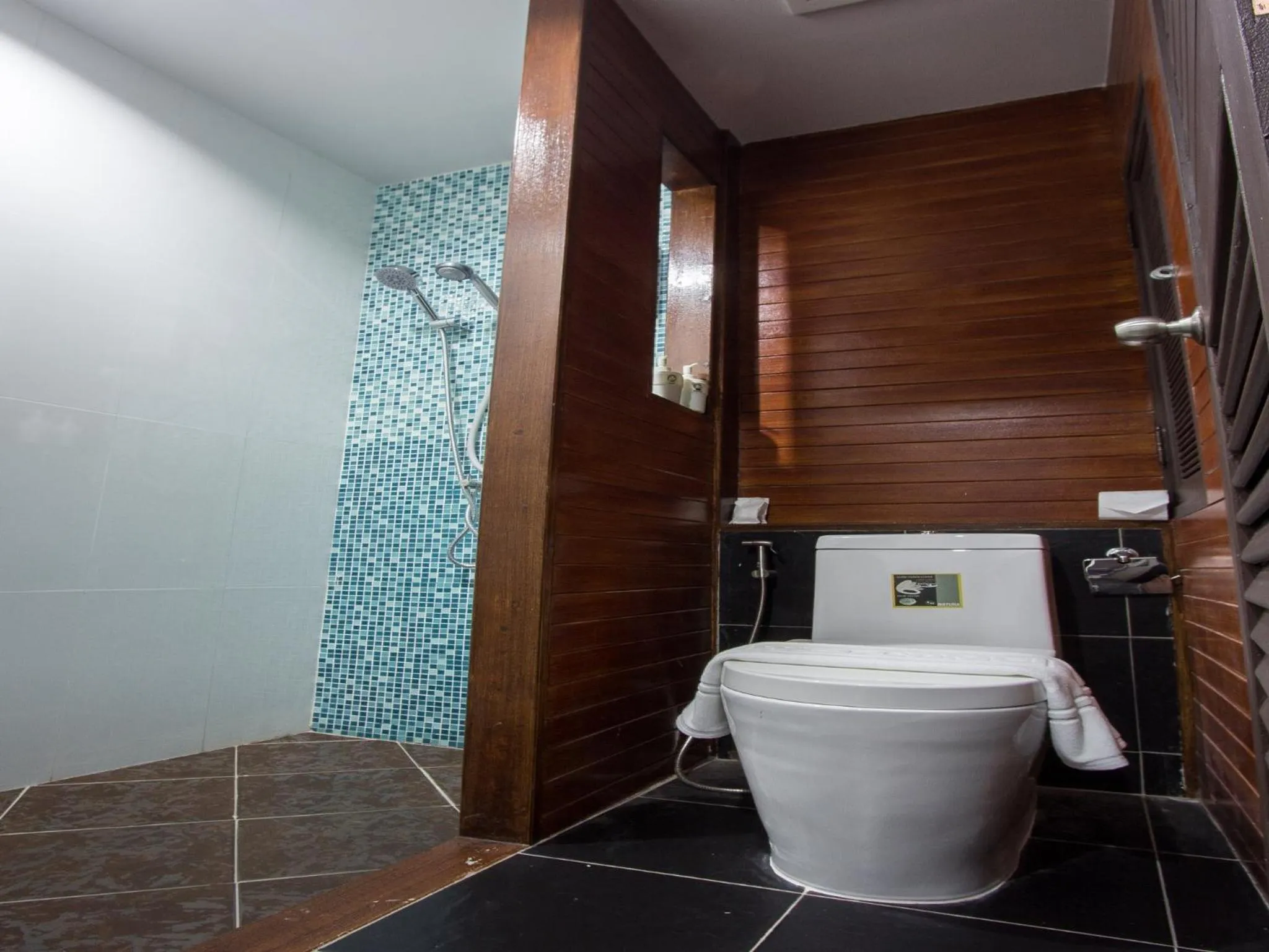 Toilet in Maison de Cheer