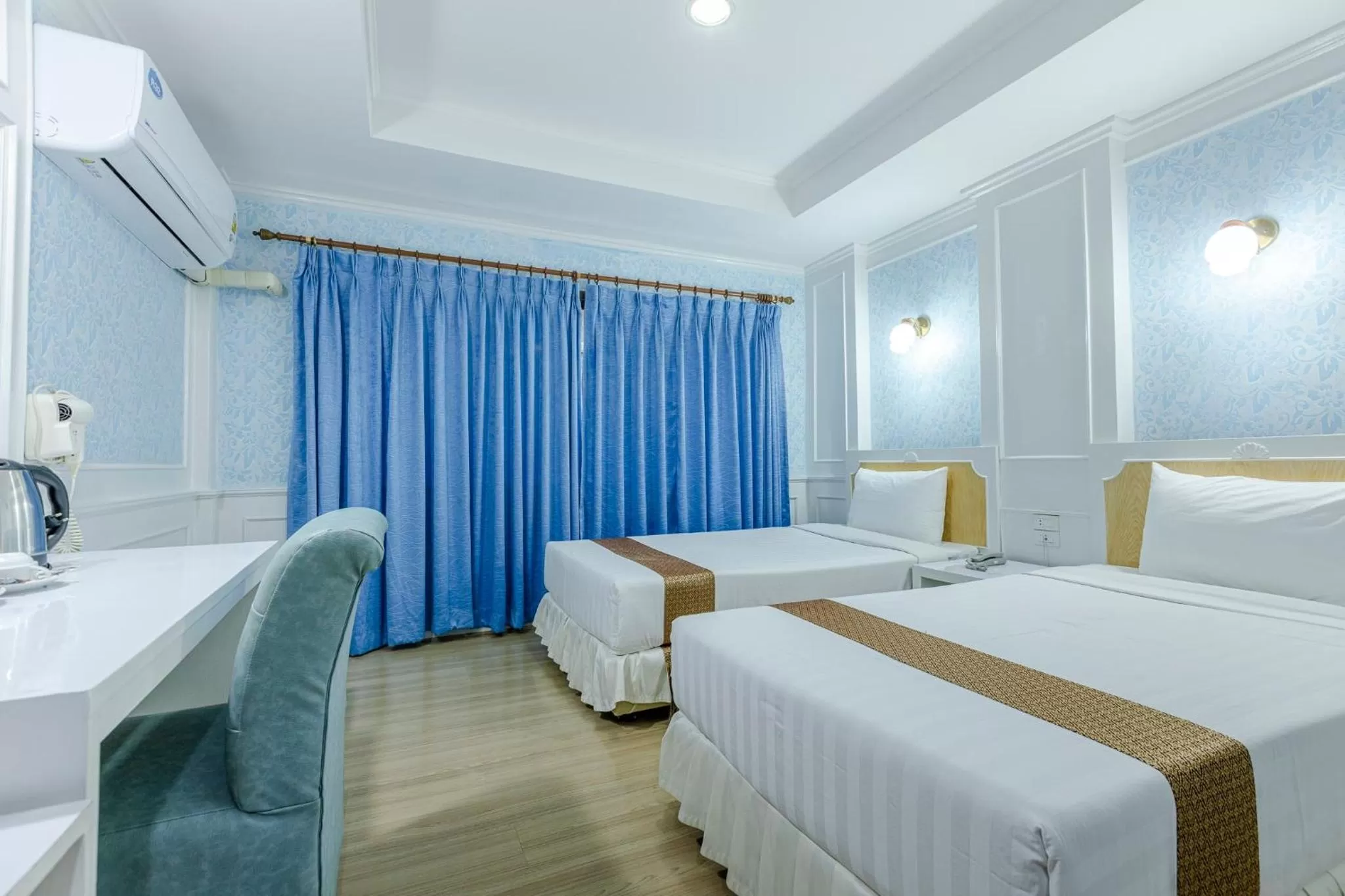 Bedroom, Bed in PJ Watergate Hotel