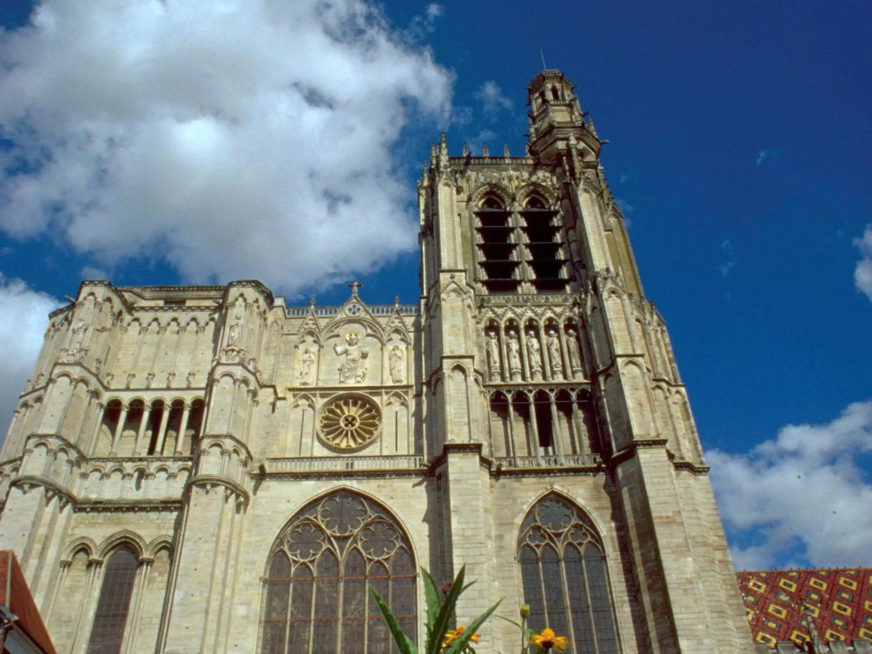 Property building in ibis Sens