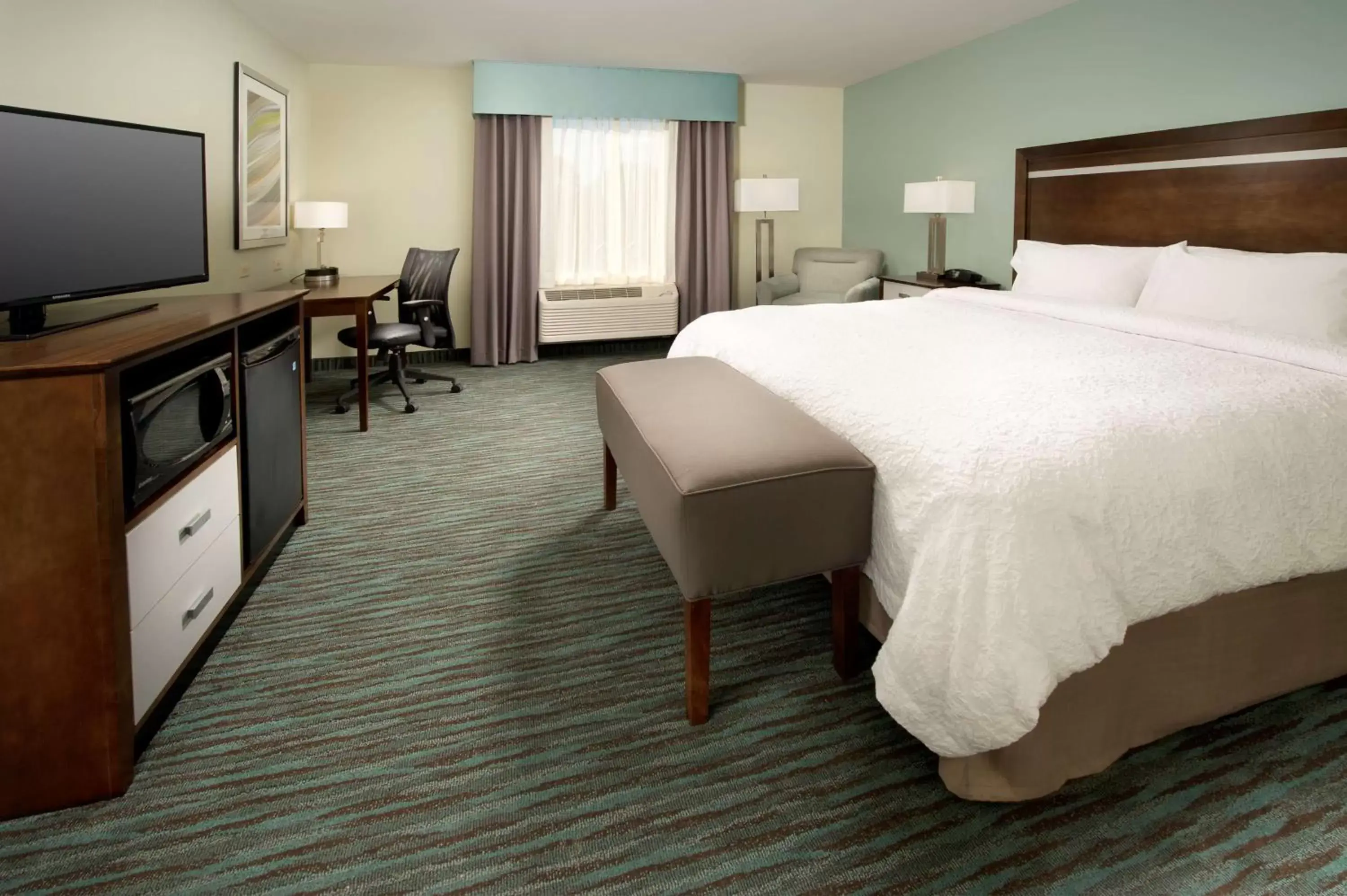 Bedroom, Bed in Hampton Inn & Suites Schererville