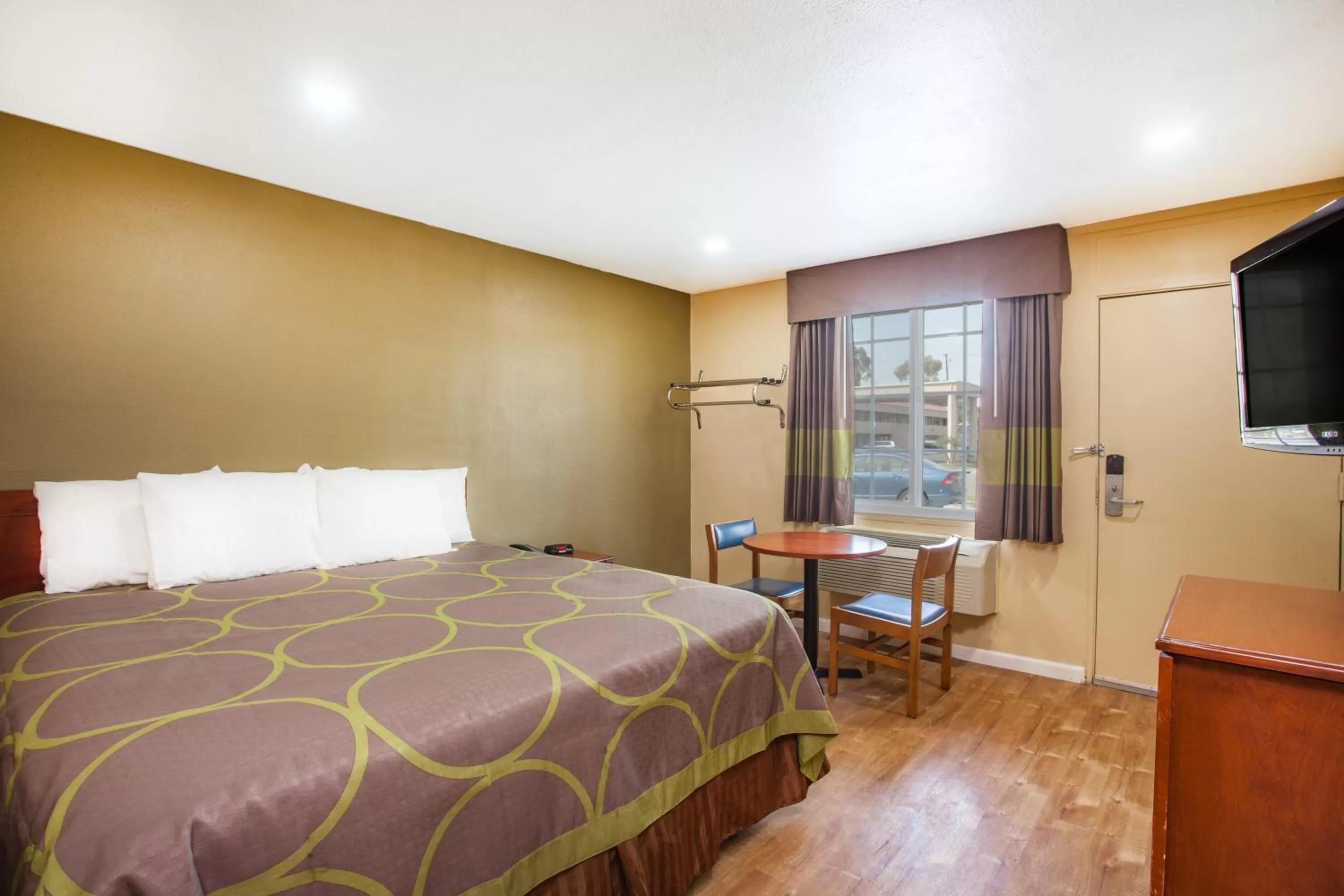 Bed in Super 8 by Wyndham Redlands/San Bernardino