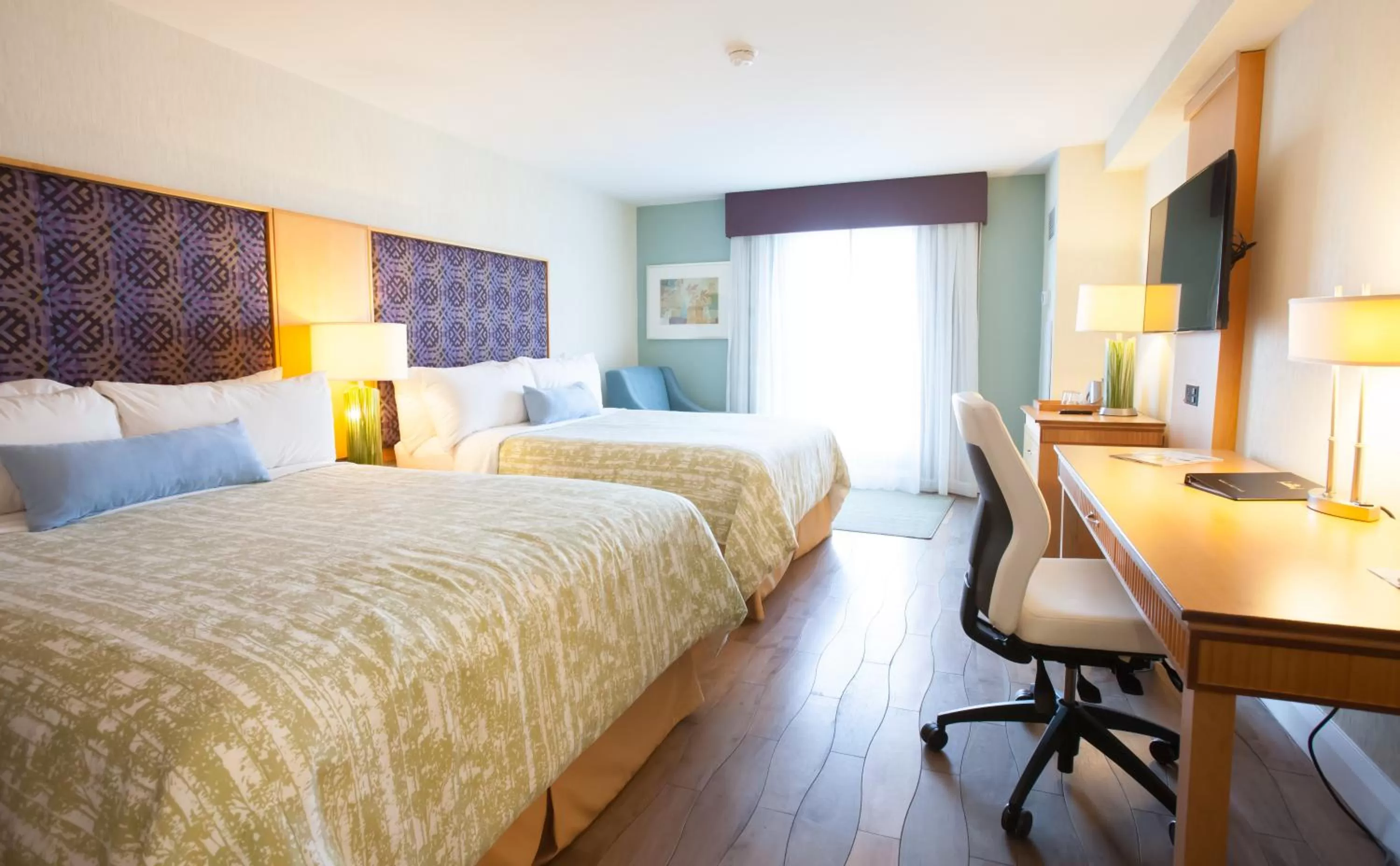 Photo of the whole room, Bed in Best Western Premier Toronto Airport Carlingview Hotel