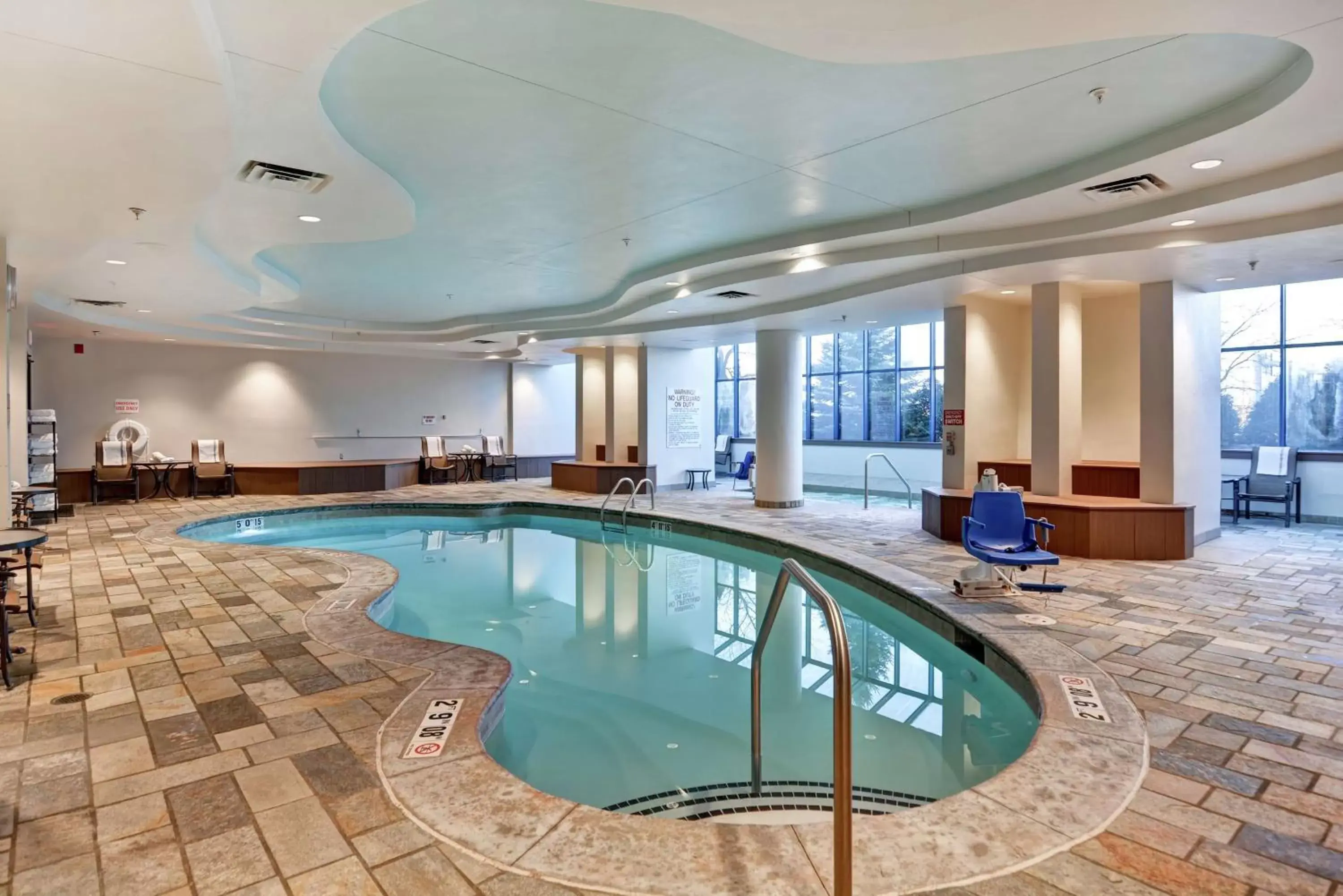 Swimming Pool in Embassy Suites by Hilton Minneapolis Airport