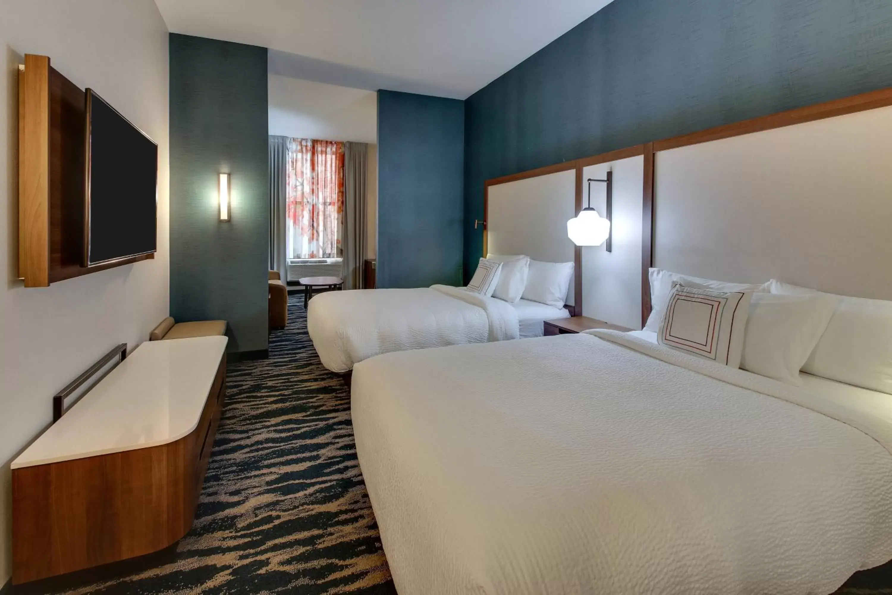 Photo of the whole room, Bed in Fairfield Inn & Suites by Marriott Birmingham Downtown