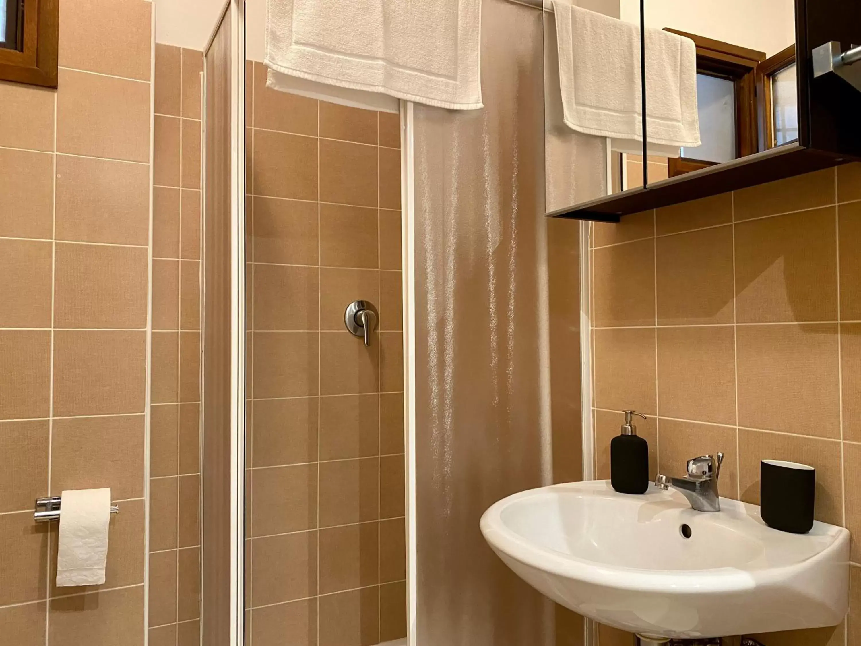 Shower, Bathroom in Bed & Office B&B