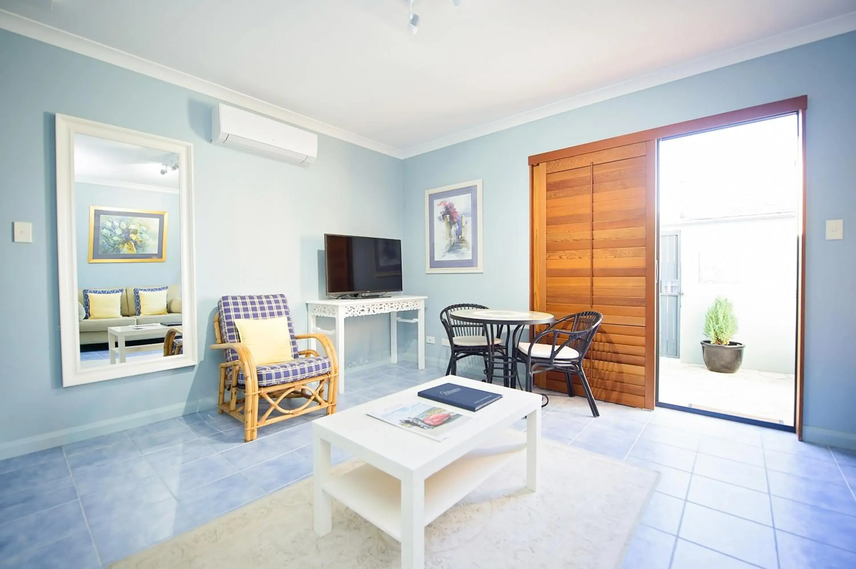 Seating Area in The Beach House At Bayside