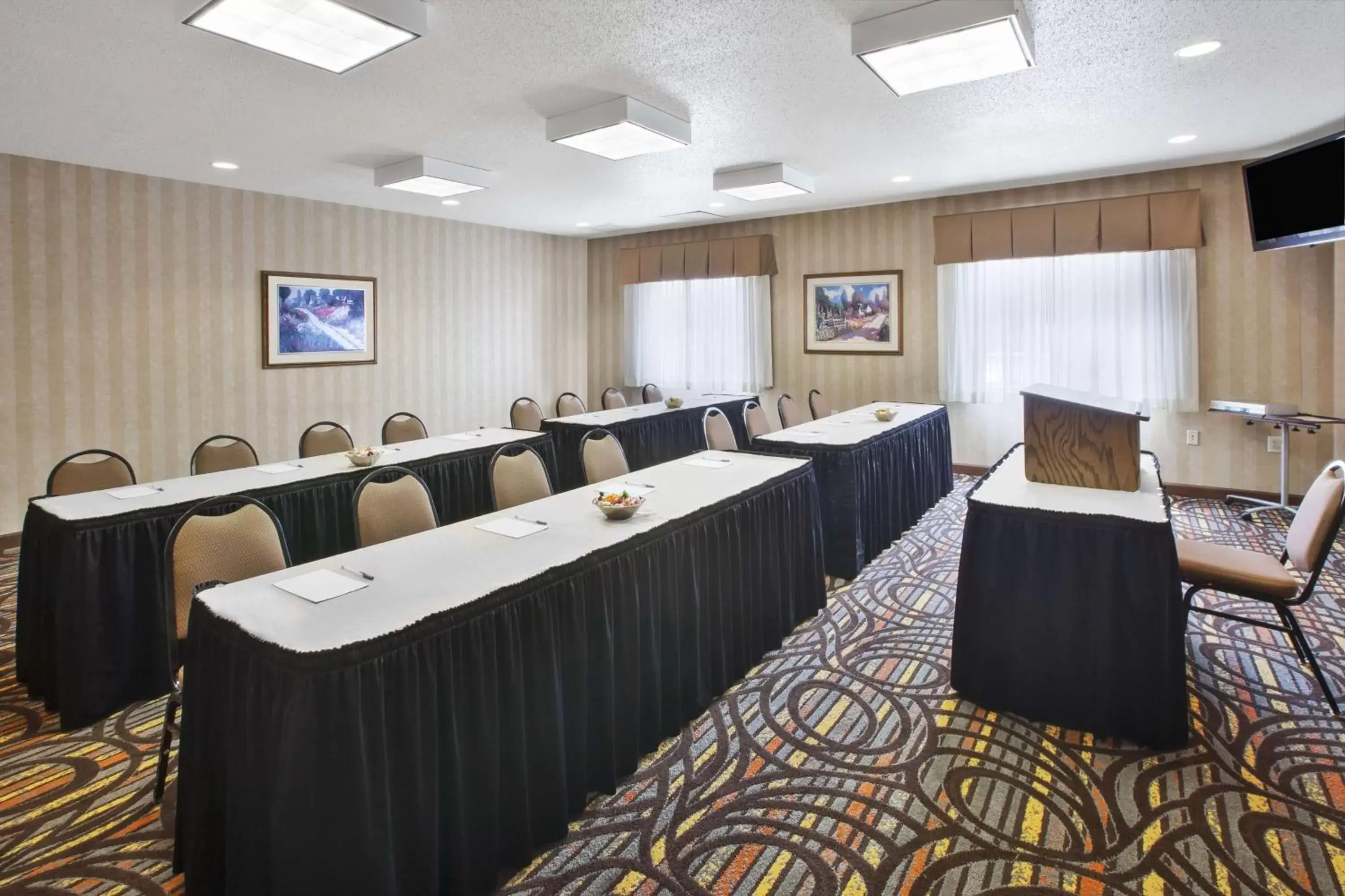 Meeting/conference room in Hampton Inn Pittsburgh Area-Beaver Valley-Center Township Meeting/conference room in Hampton Inn Pittsburgh Area-Beaver Valley-Center Township