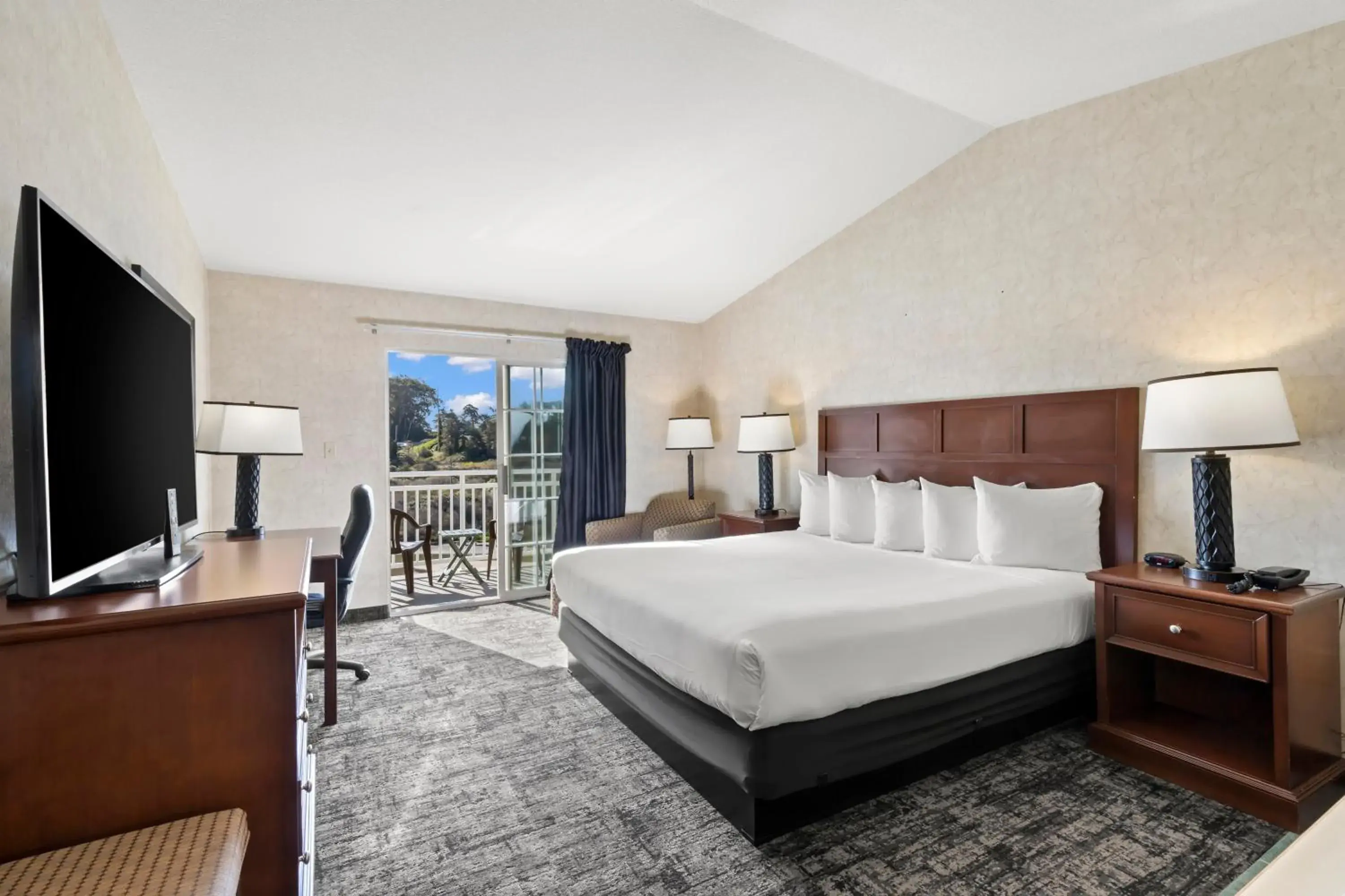 Bed in Beach House Inn Bed in Beach House Inn