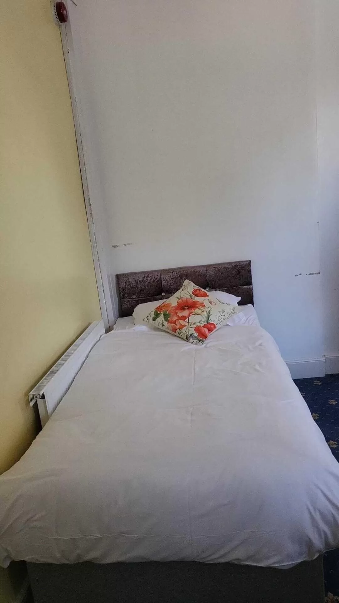 Bedroom, Bed in Maqs Bistro