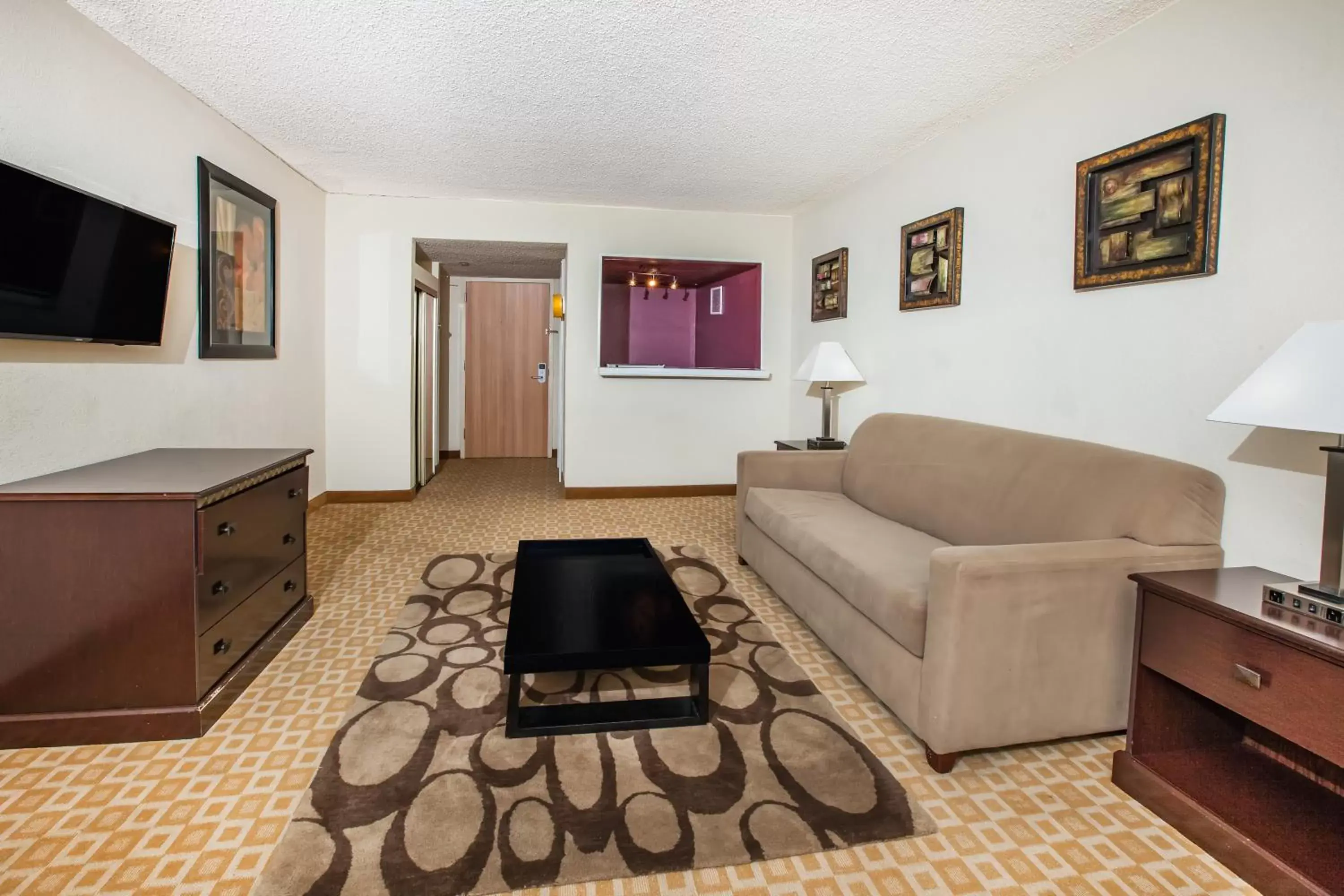 Living room, Seating Area in Days Inn by Wyndham Sherman