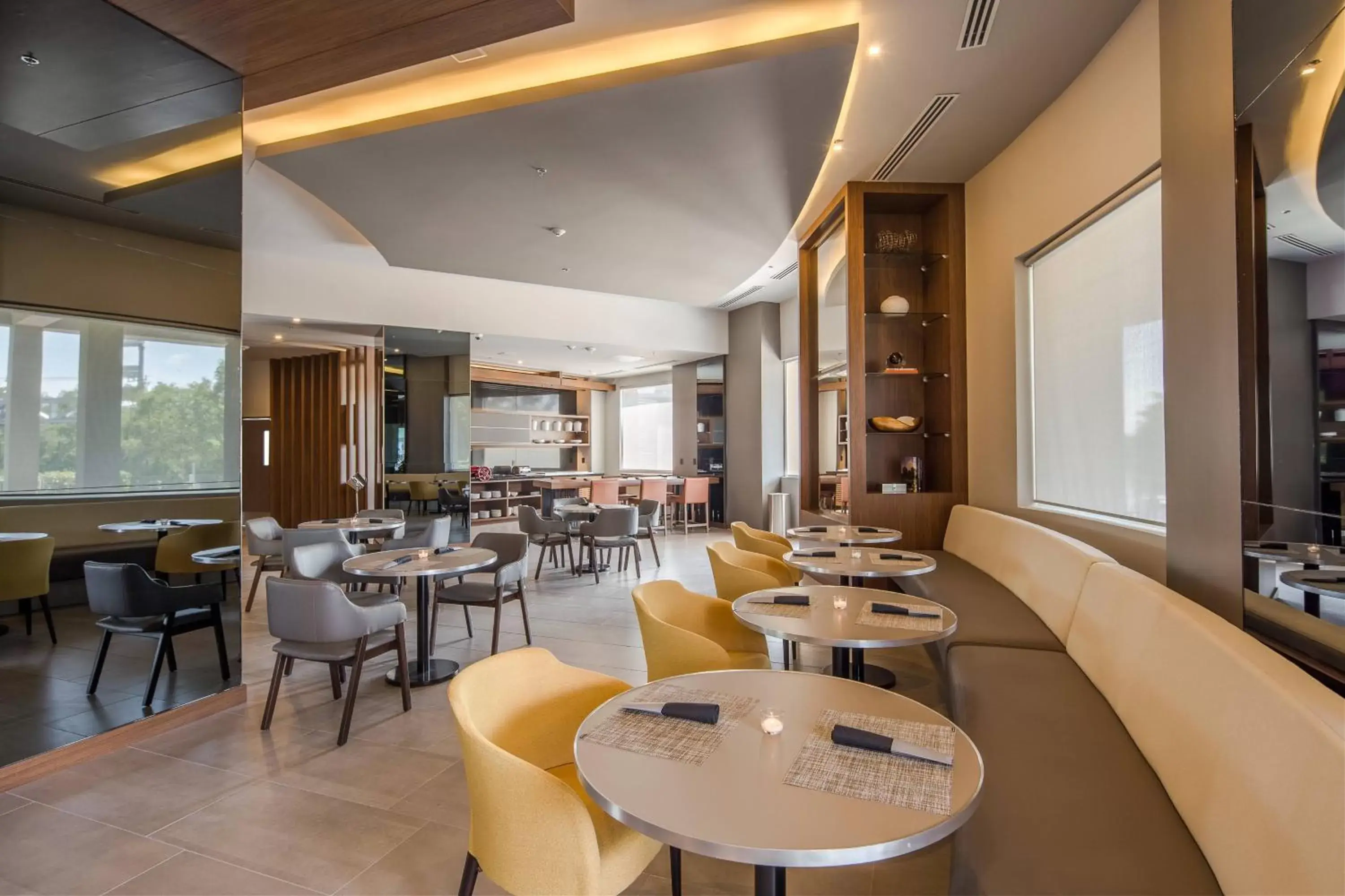 Kitchen or kitchenette, Restaurant/Places to Eat in AC Hotel by Marriott Guadalajara Expo