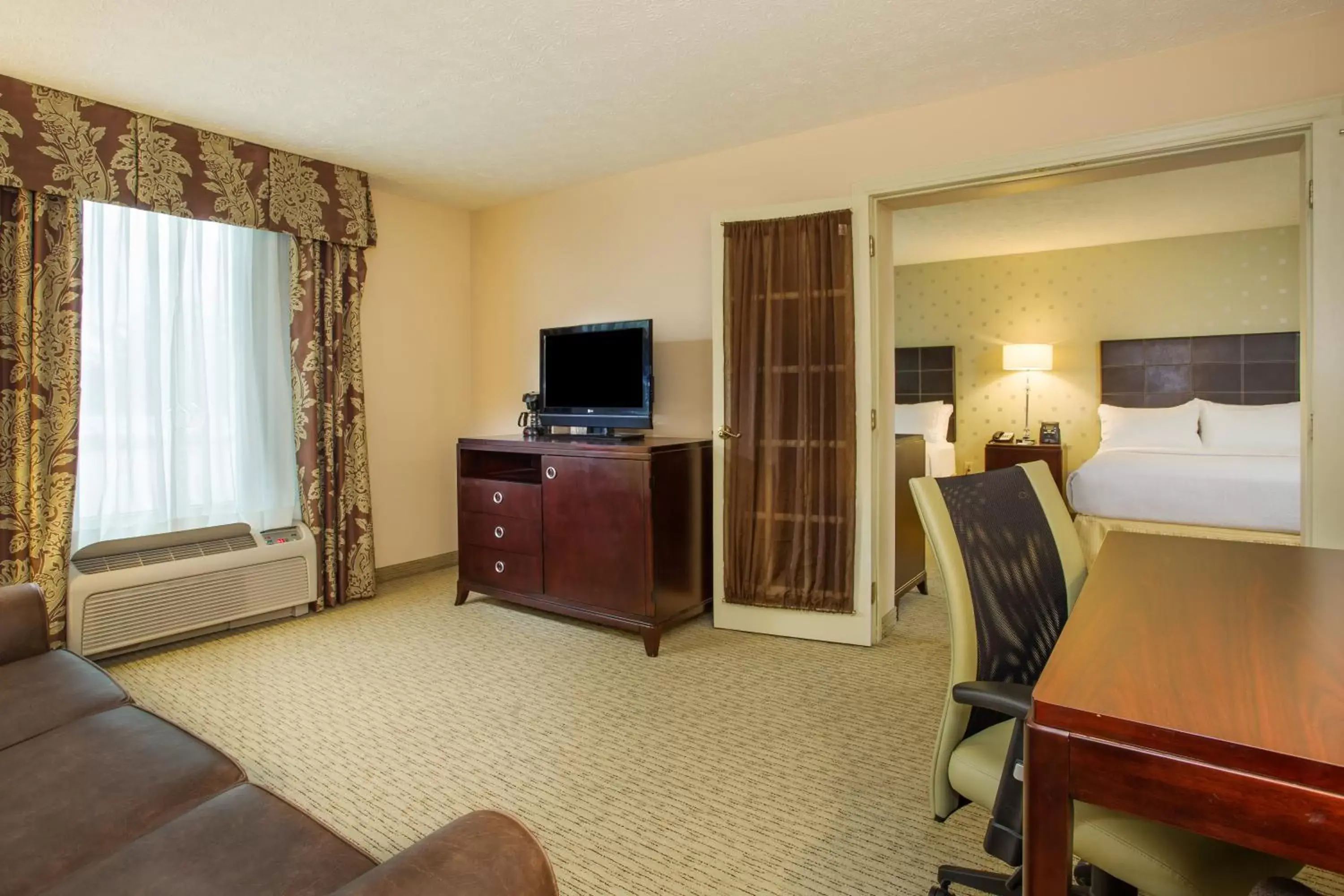 Photo of the whole room, TV/Entertainment Center in Holiday Inn Bloomington-University Area, an IHG Hotel