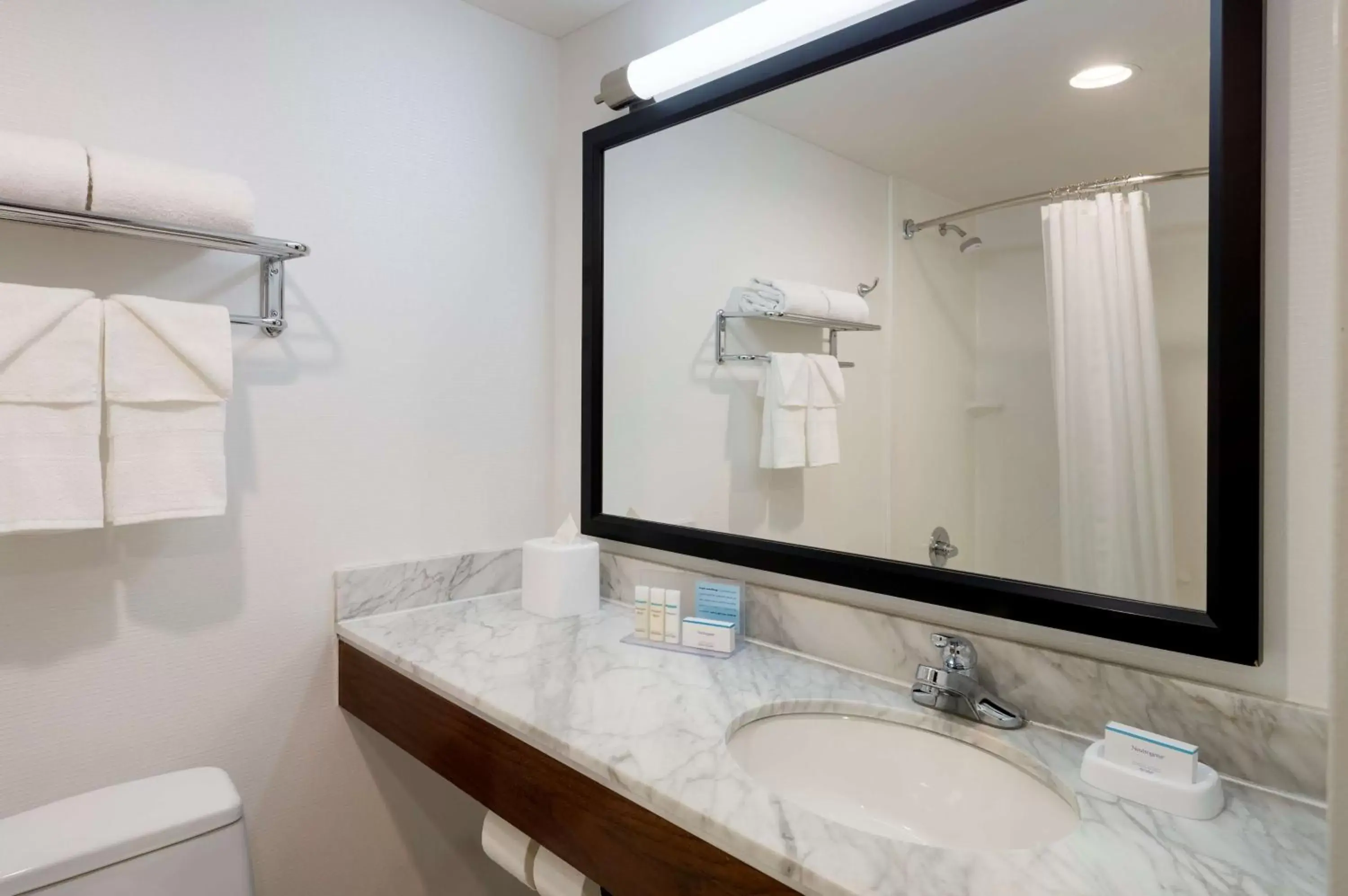 Bathroom in Hampton Inn Seaport Financial District