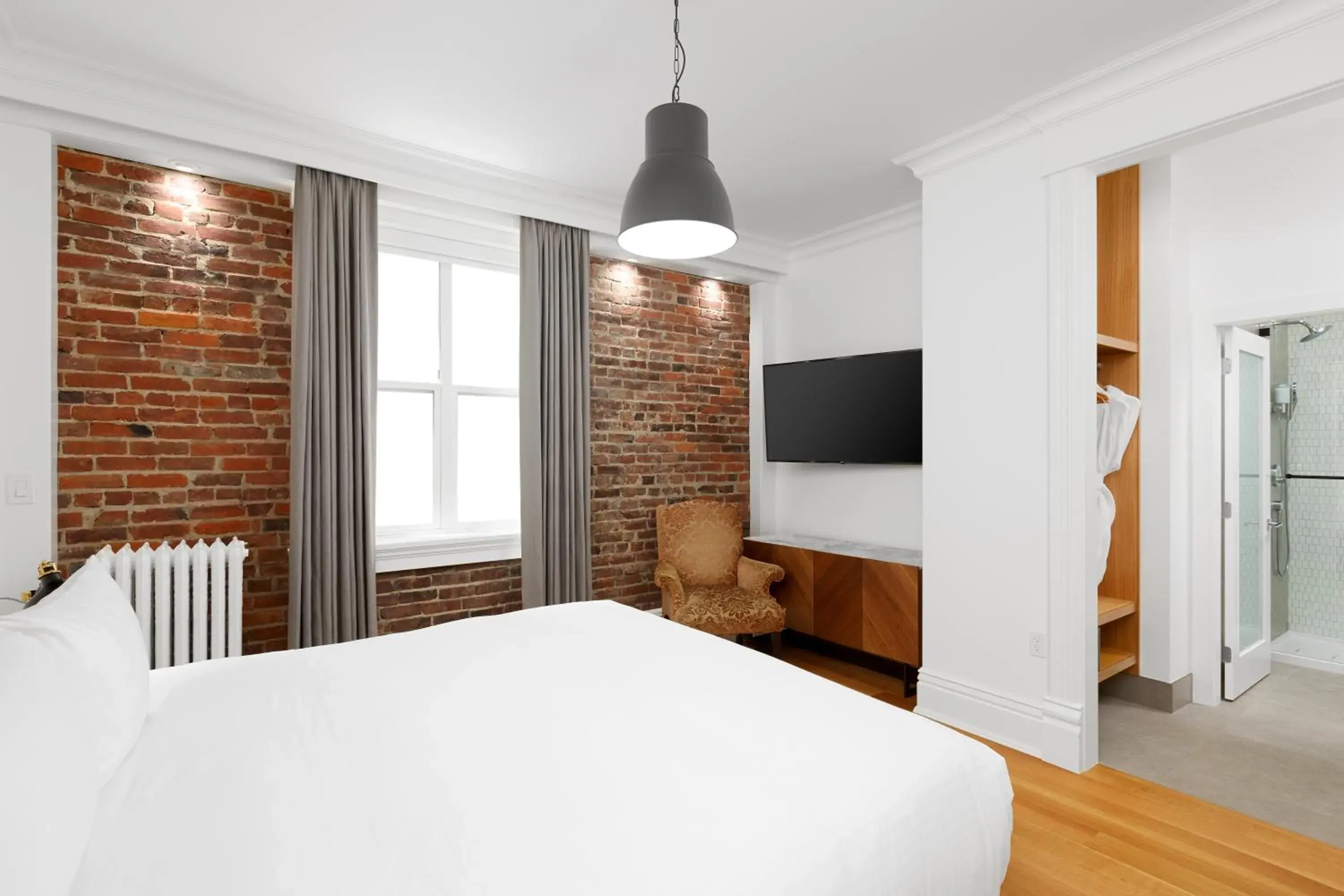 Bedroom, Bed in Victorian Hotel