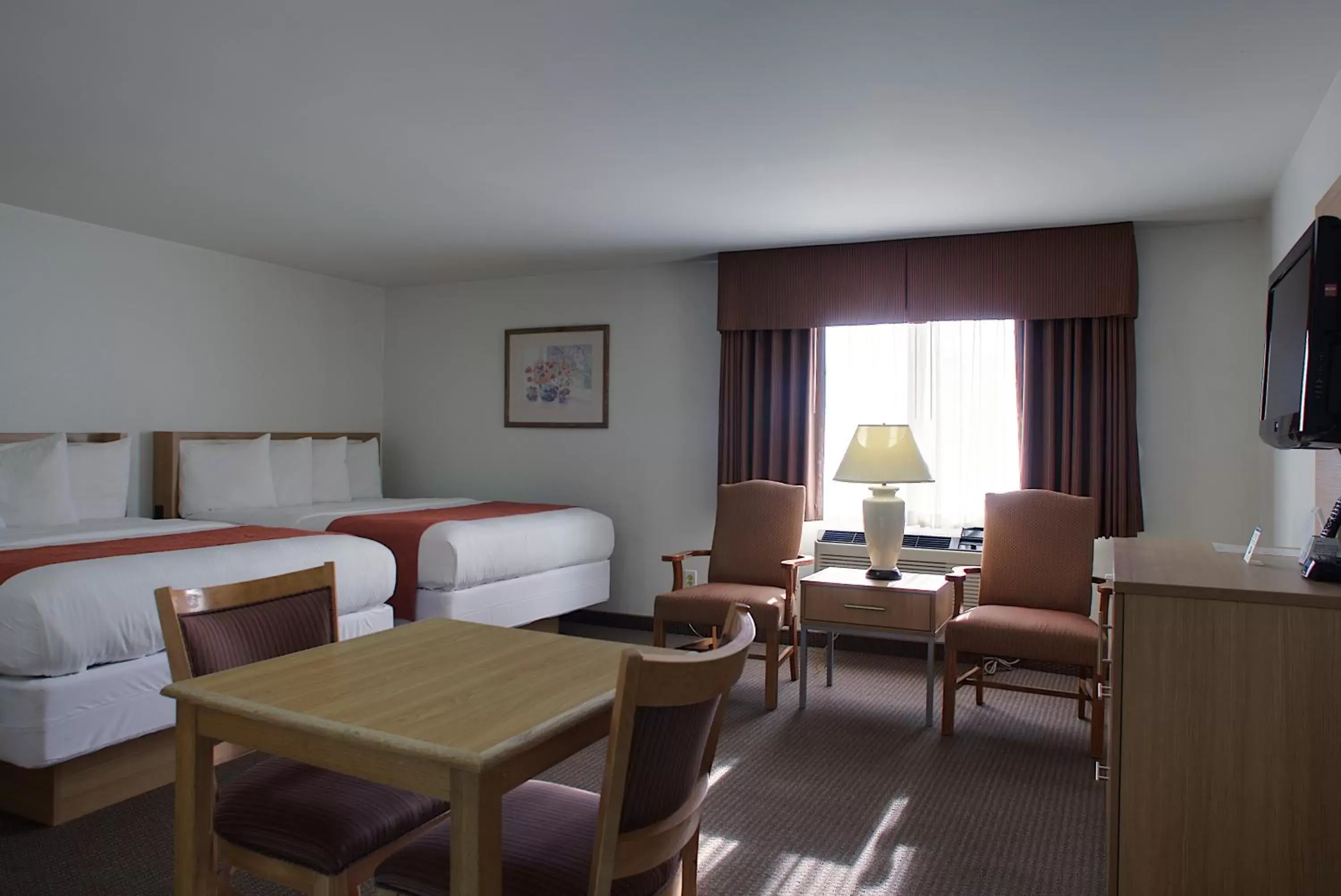 Photo of the whole room, Seating Area in Aladdin Inn and Suites