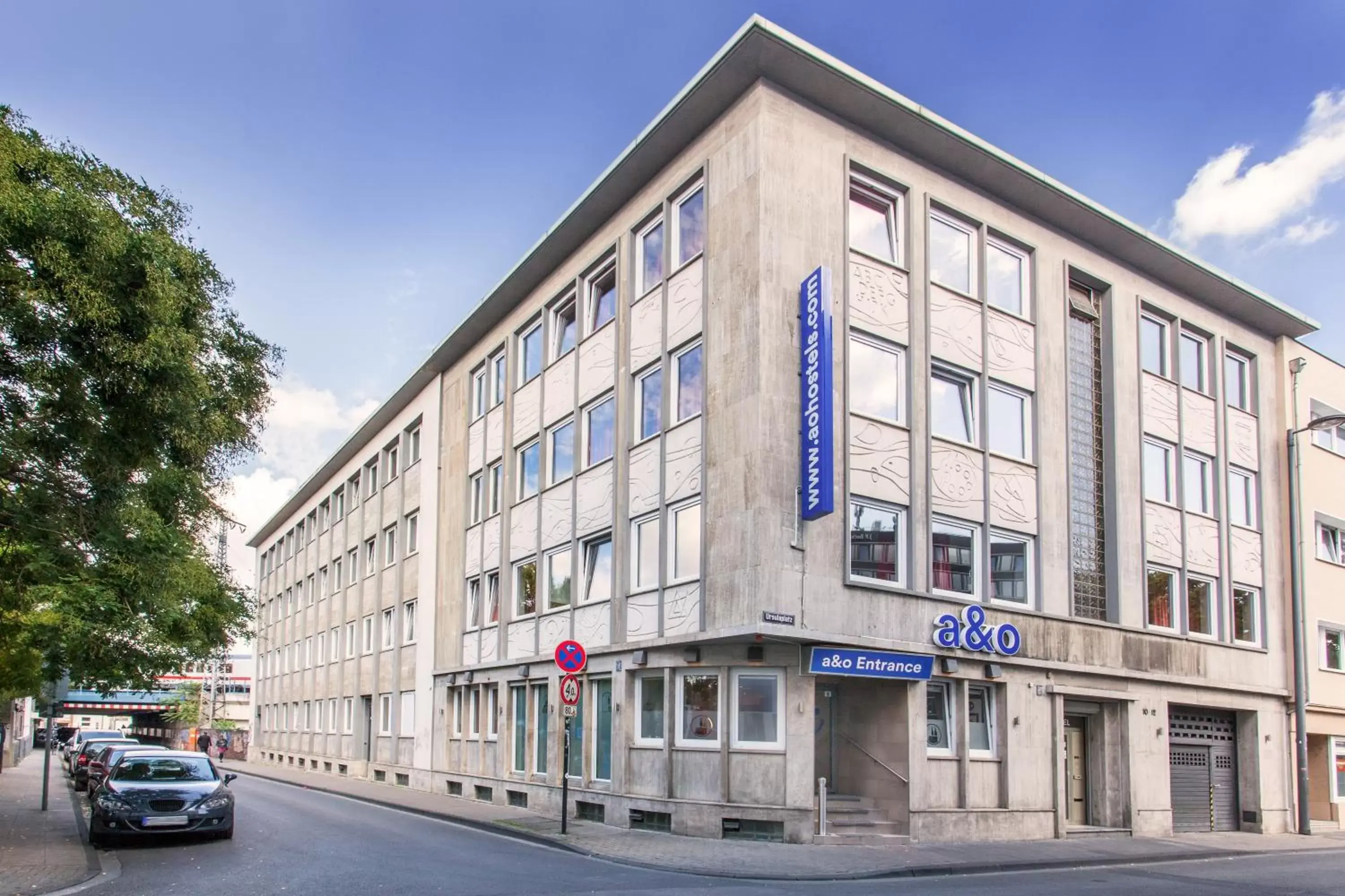 Facade/entrance, Property Building in a&o Köln Hauptbahnhof