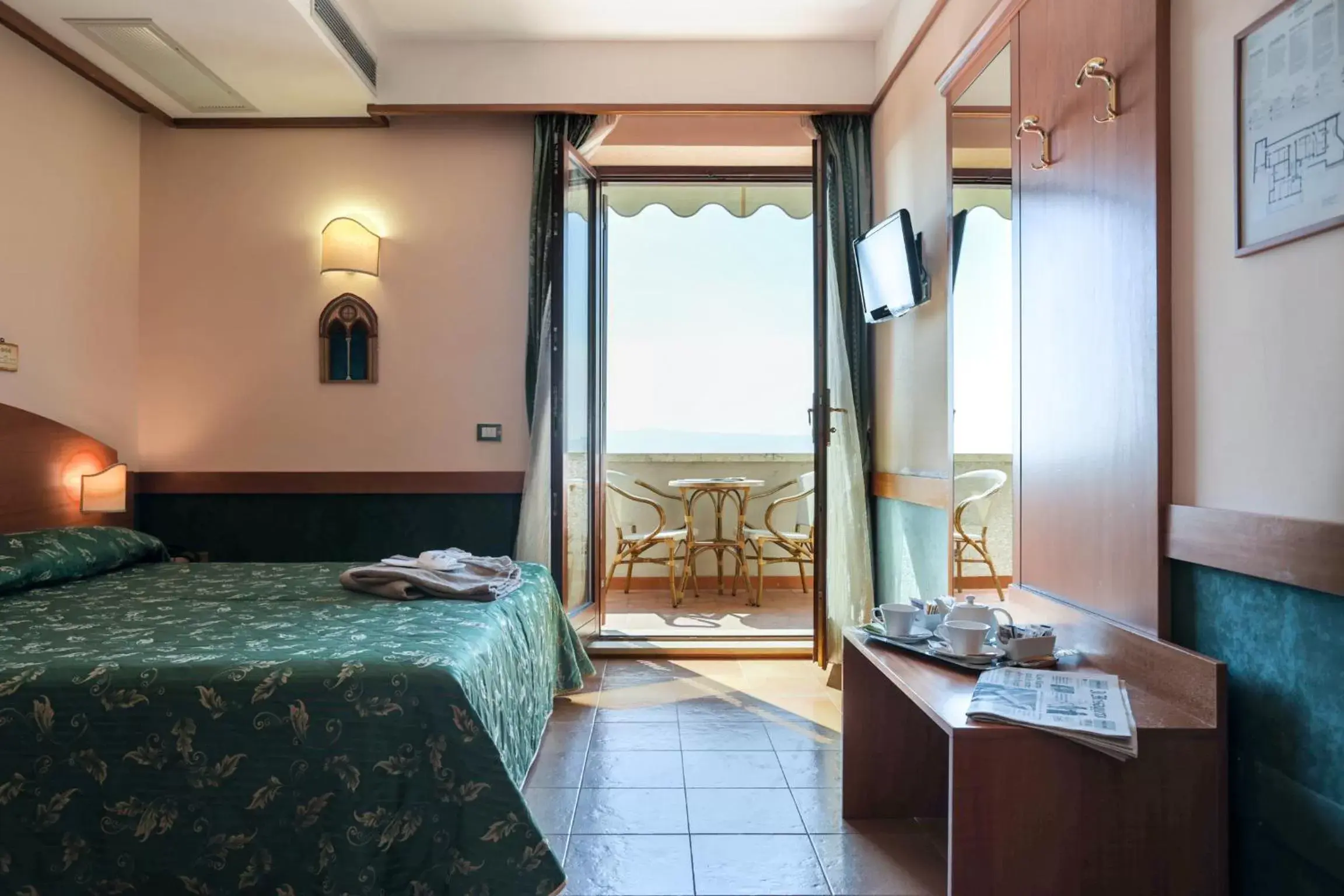 Balcony/Terrace, Bed in Hotel La Terrazza RESTAURANT & SPA