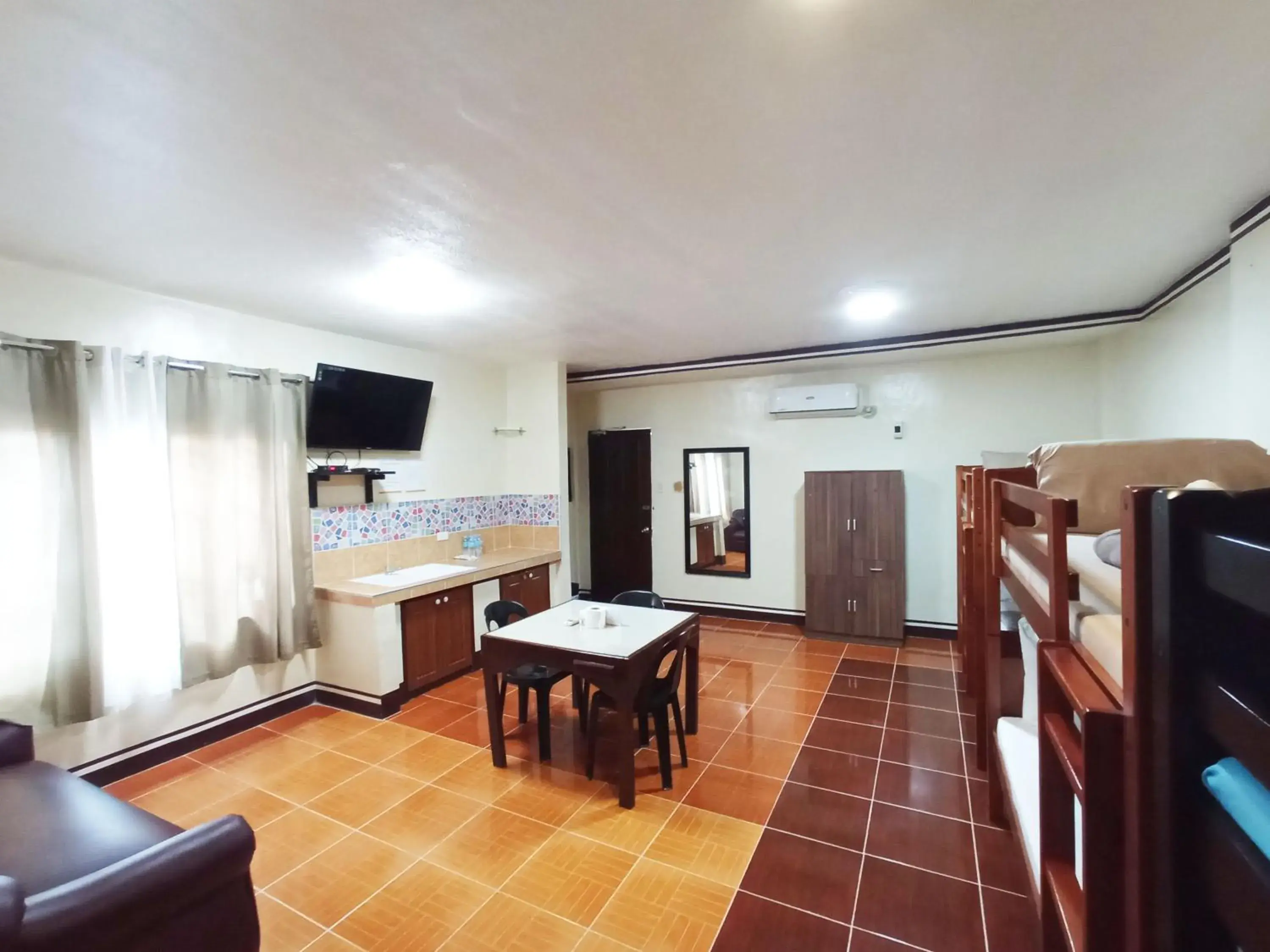 TV and multimedia in B&J Guesthouse Tagbilaran