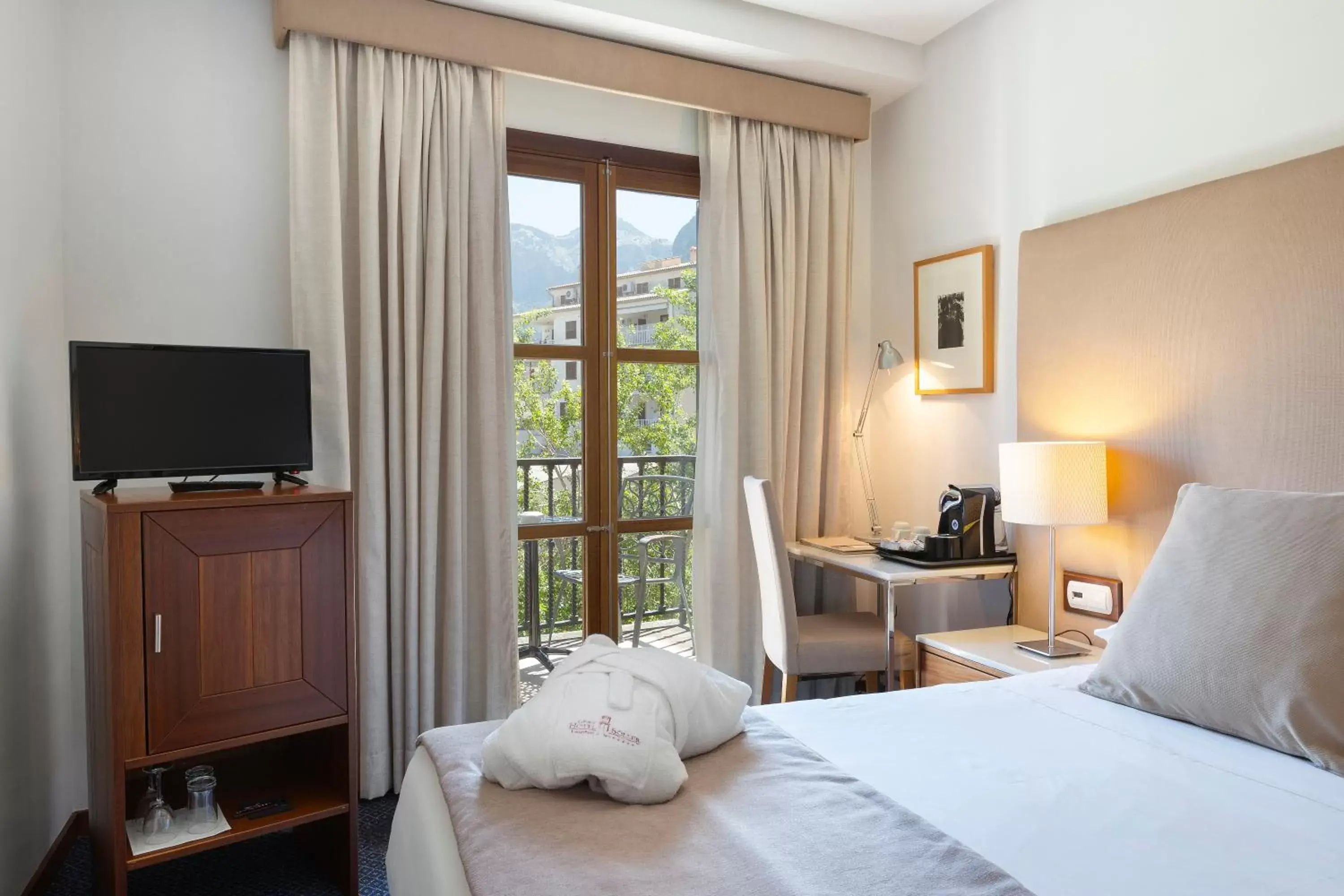 Photo of the whole room, Bed in Gran Hotel Soller