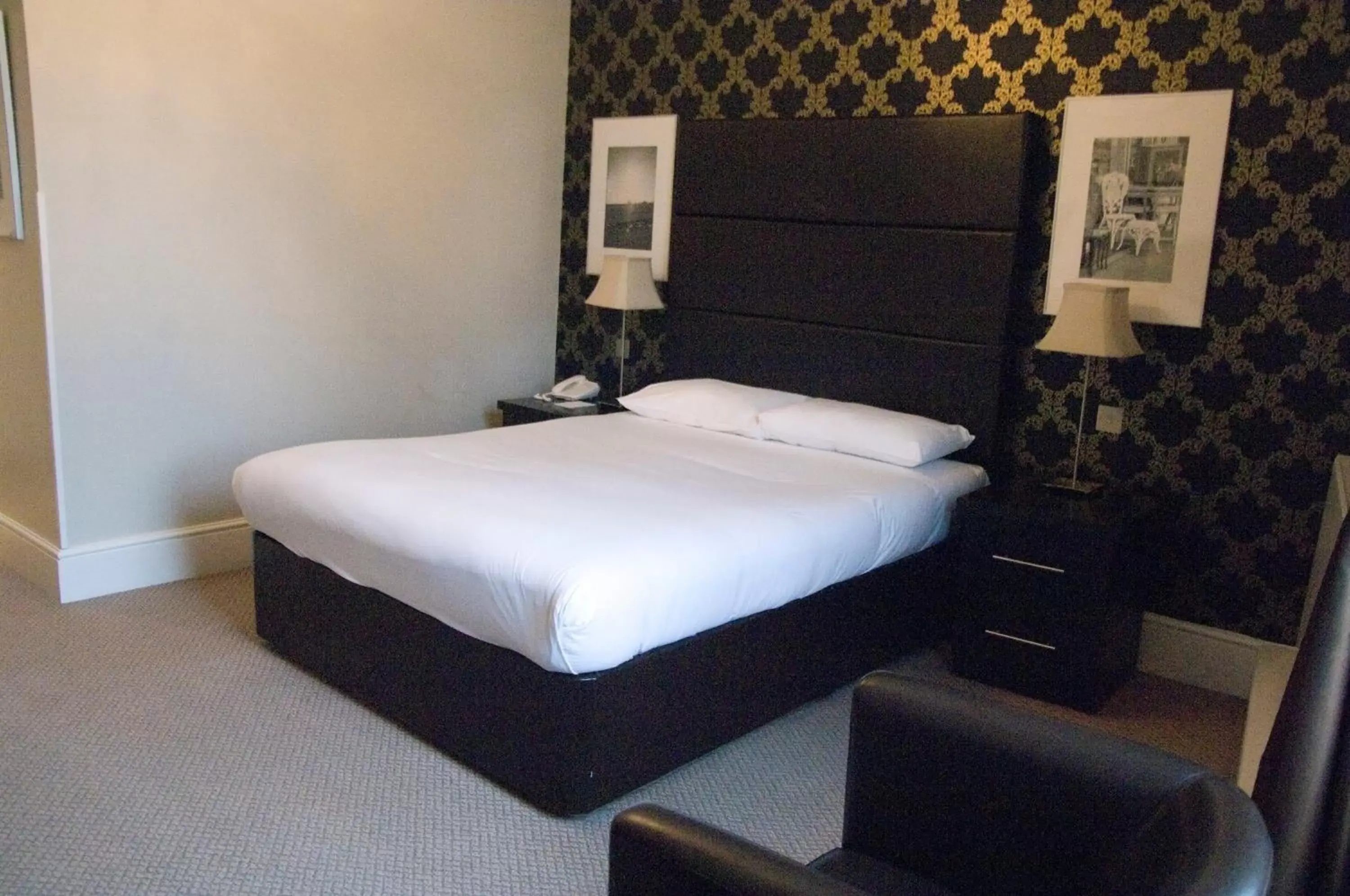 Bed in Queens Hotel & Spa