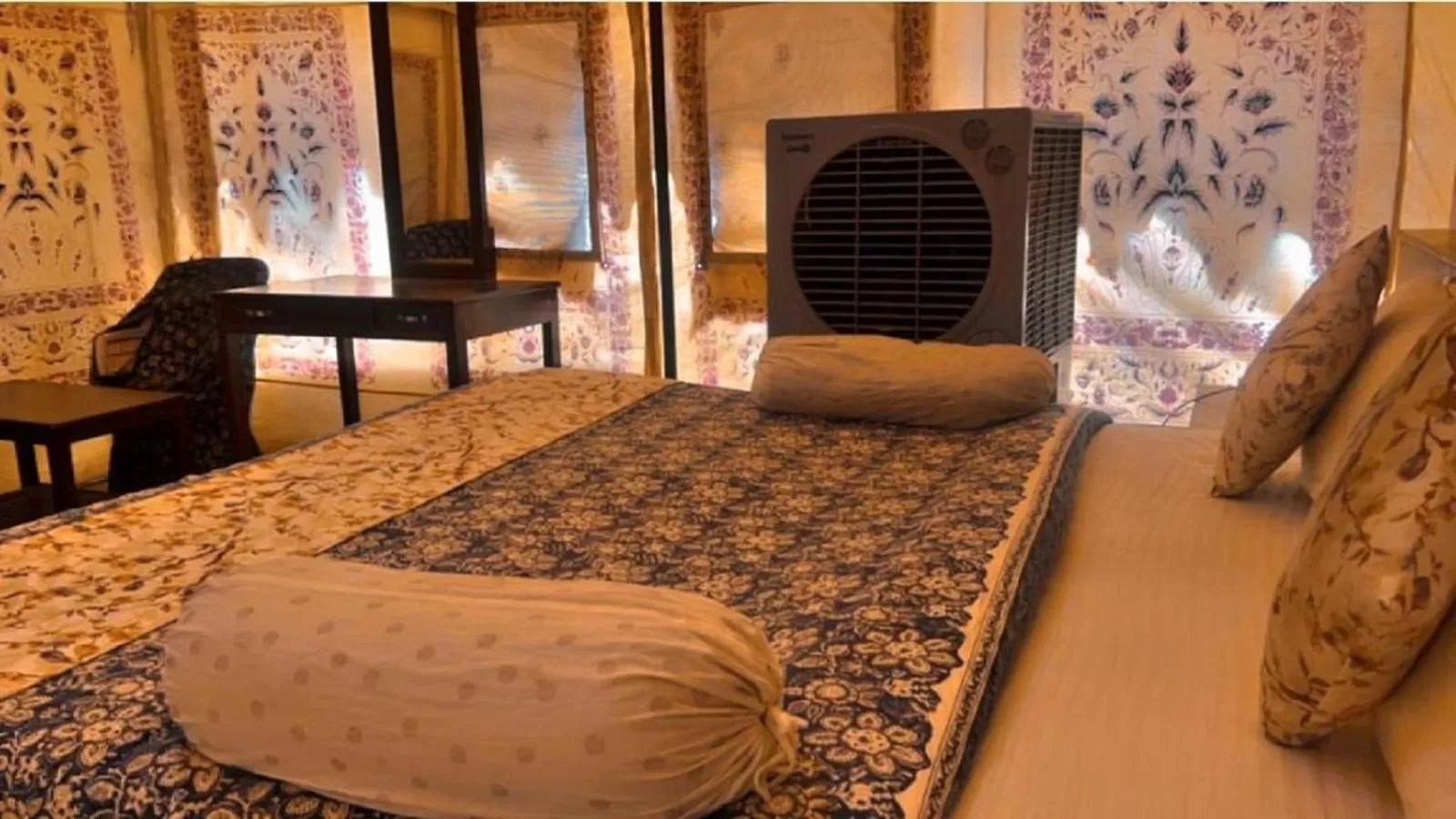 Property building, Bed in Rumis Desert Camp and Resort