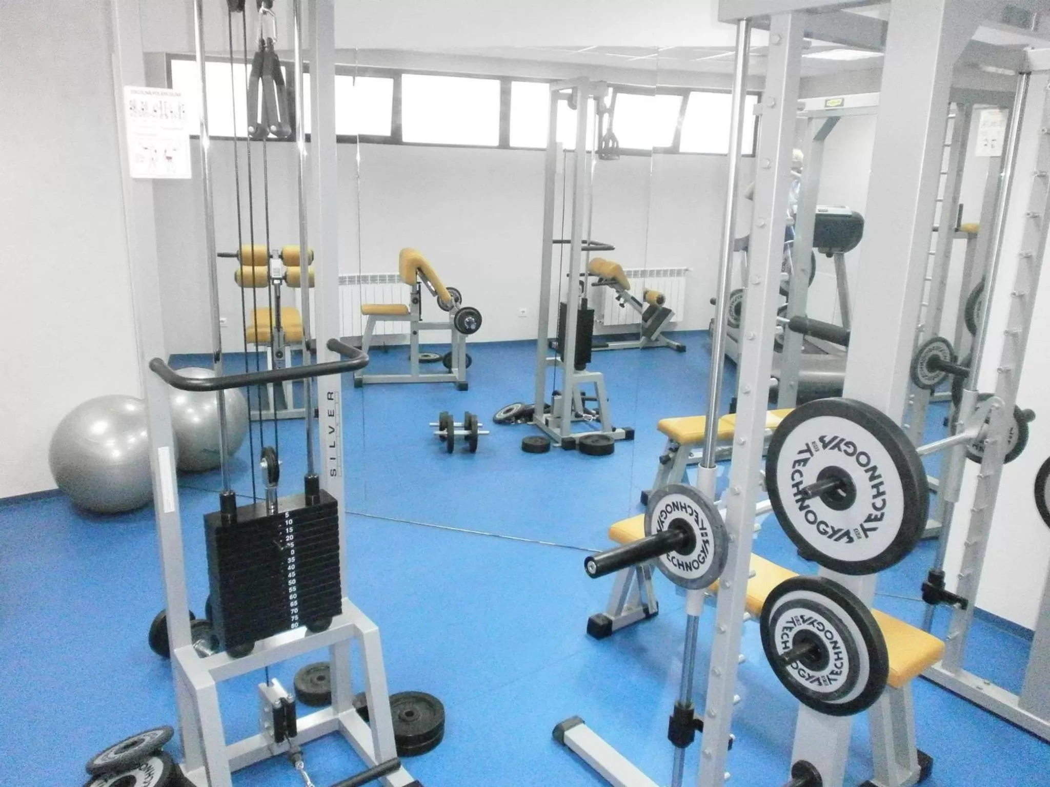 Fitness centre/facilities in Everest Hotel