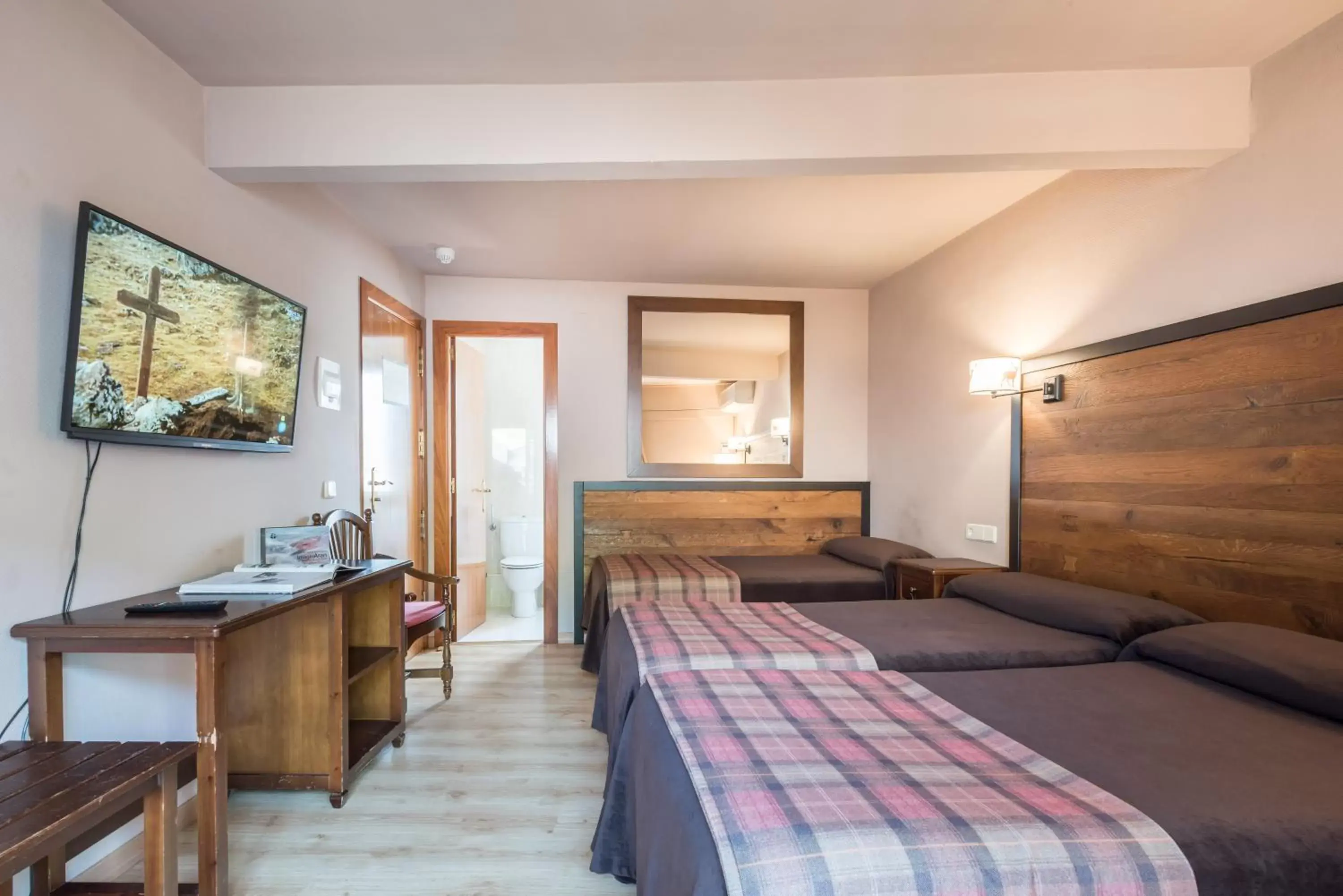 Bed in Riu Nere Mountain Hotel