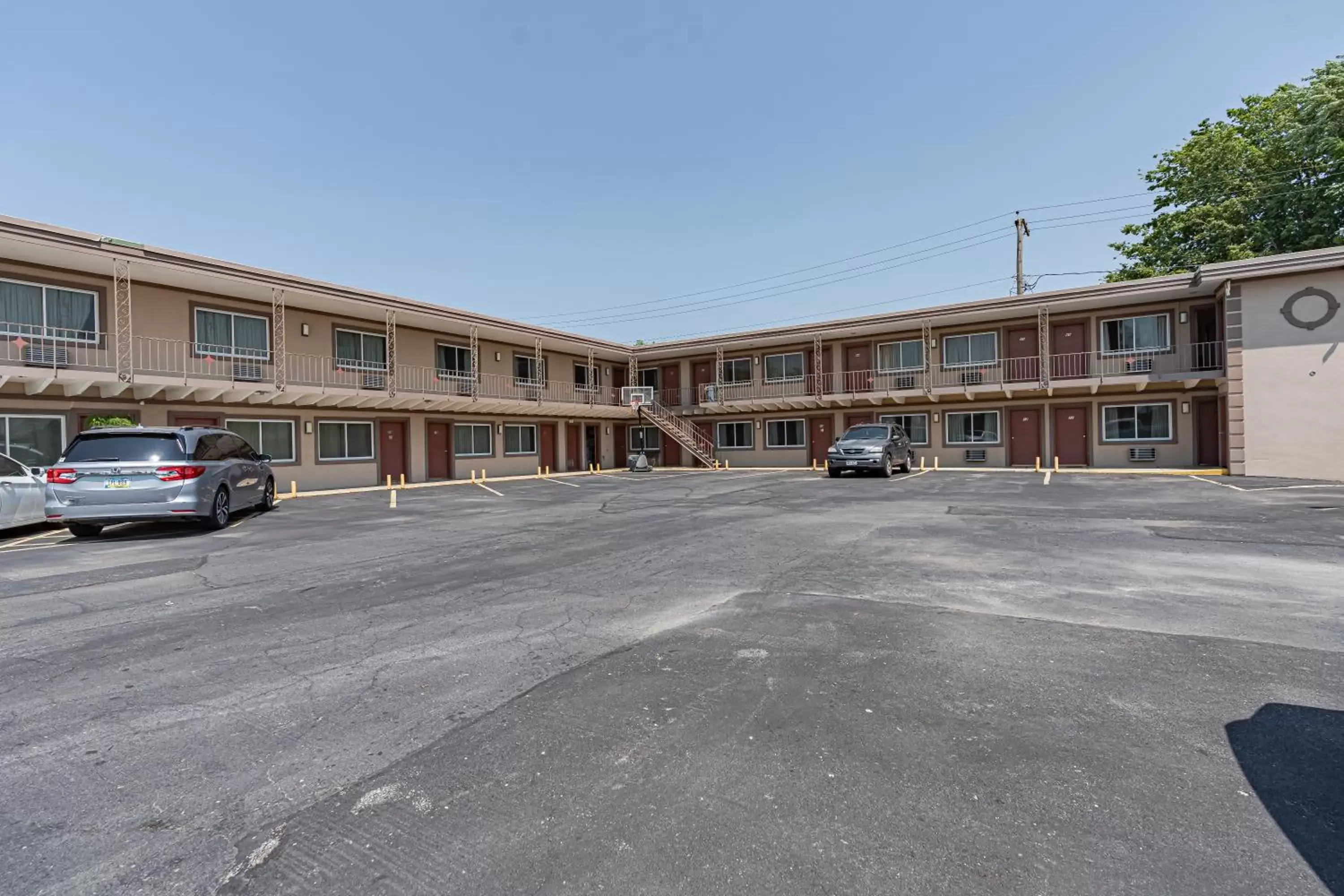 Property Building in Broadway Inn