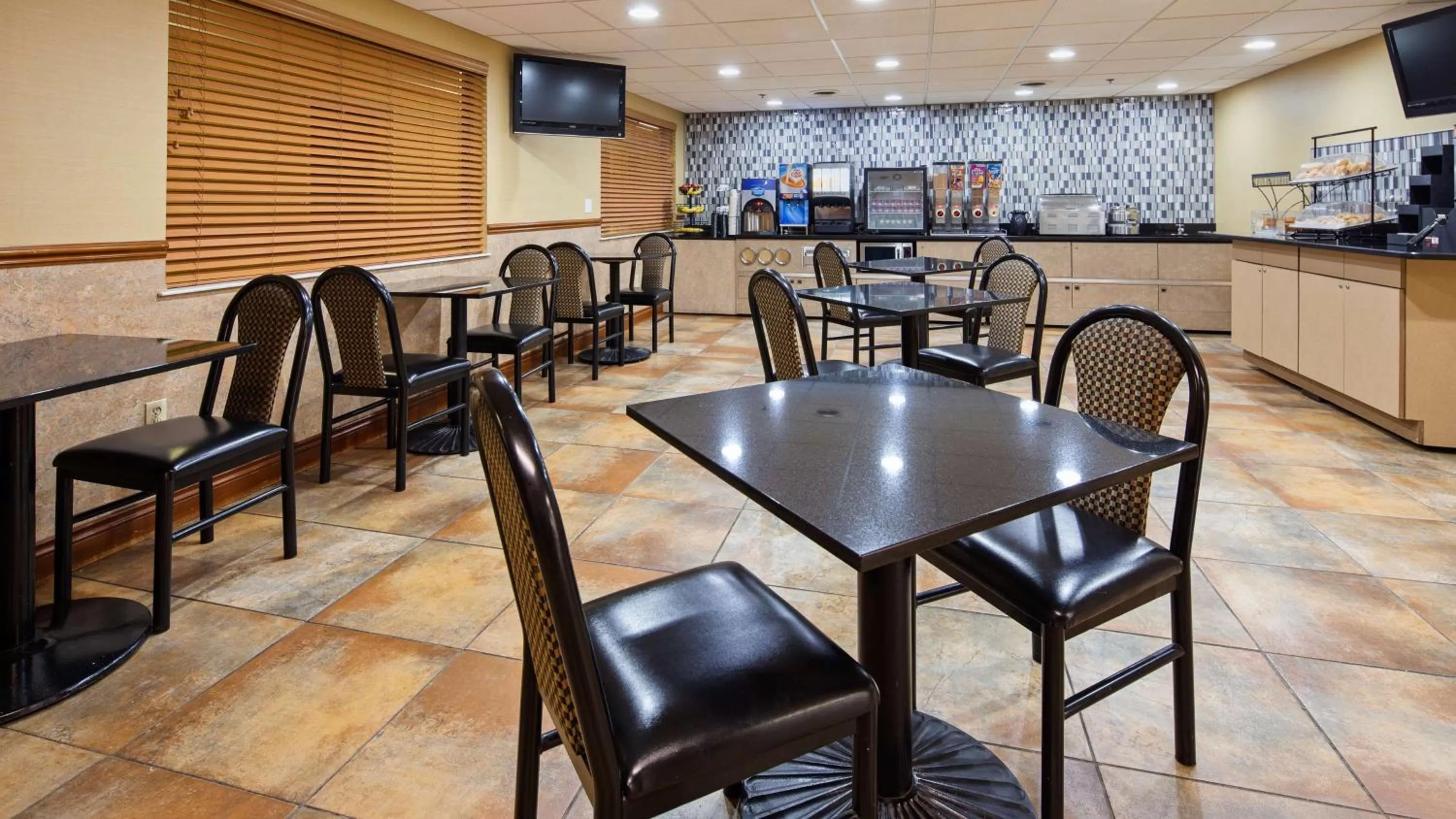 Restaurant/places to eat in Best Western Lapeer Inn