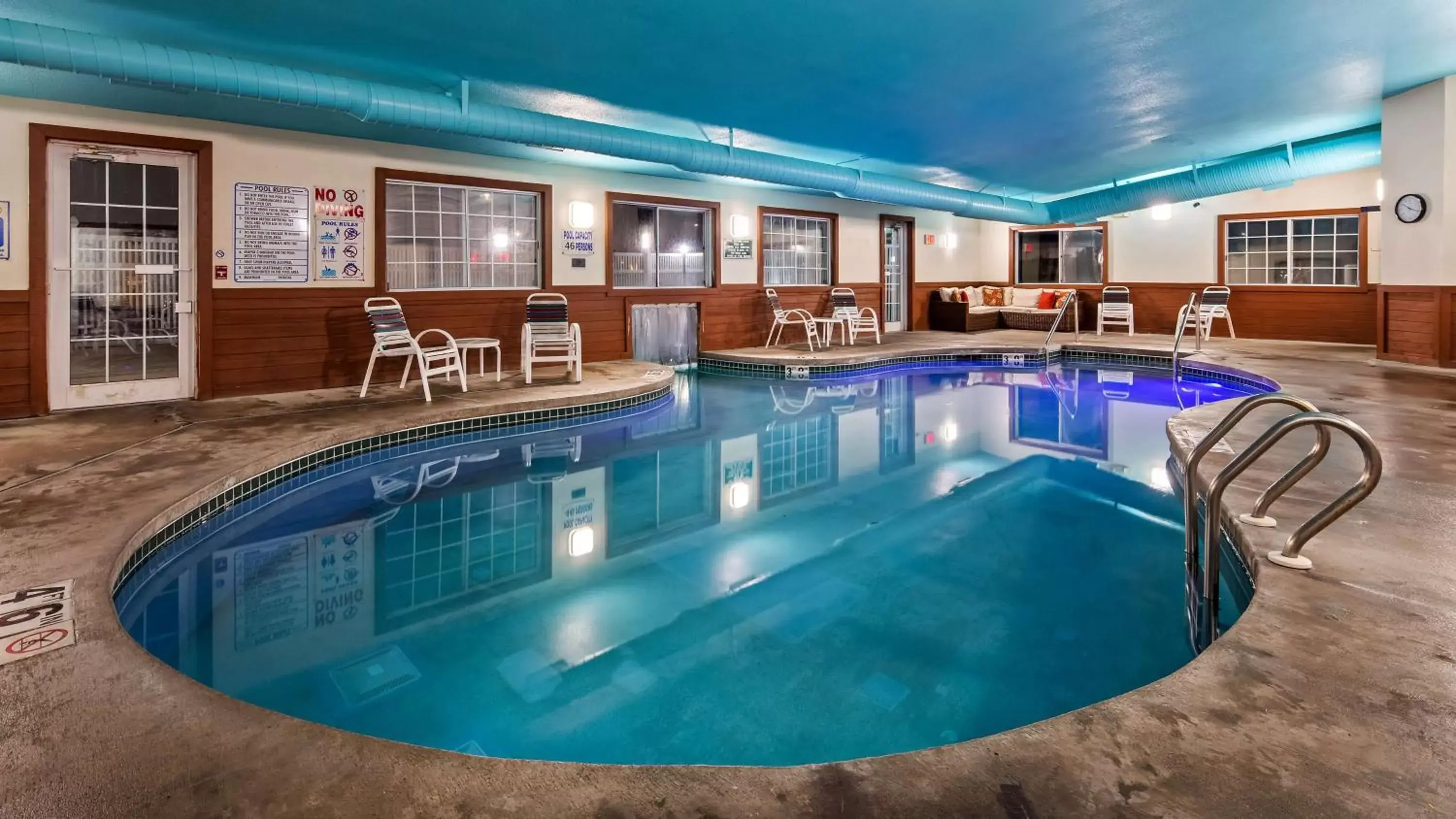 On site, Swimming Pool in Best Western Dodgeville Inn & Suites