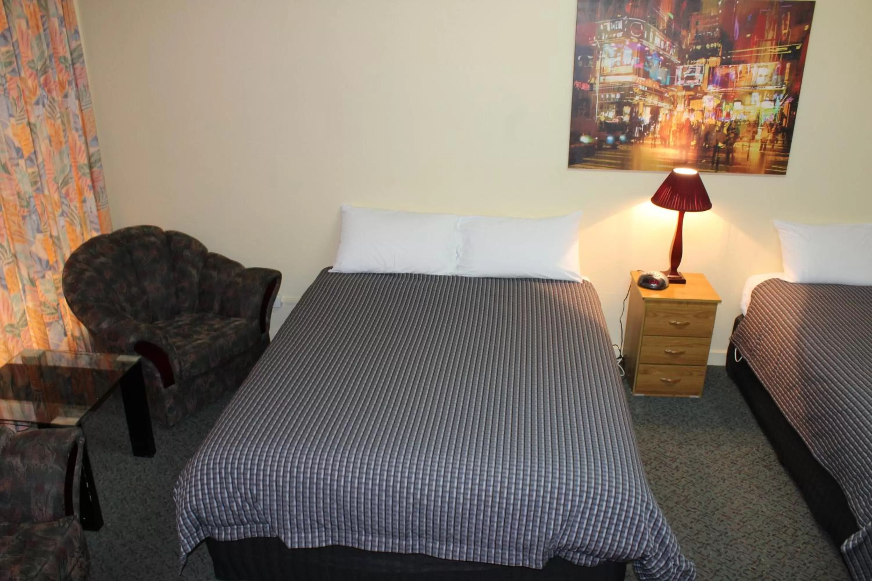 Shower, Bed in Motel Mount Gambier