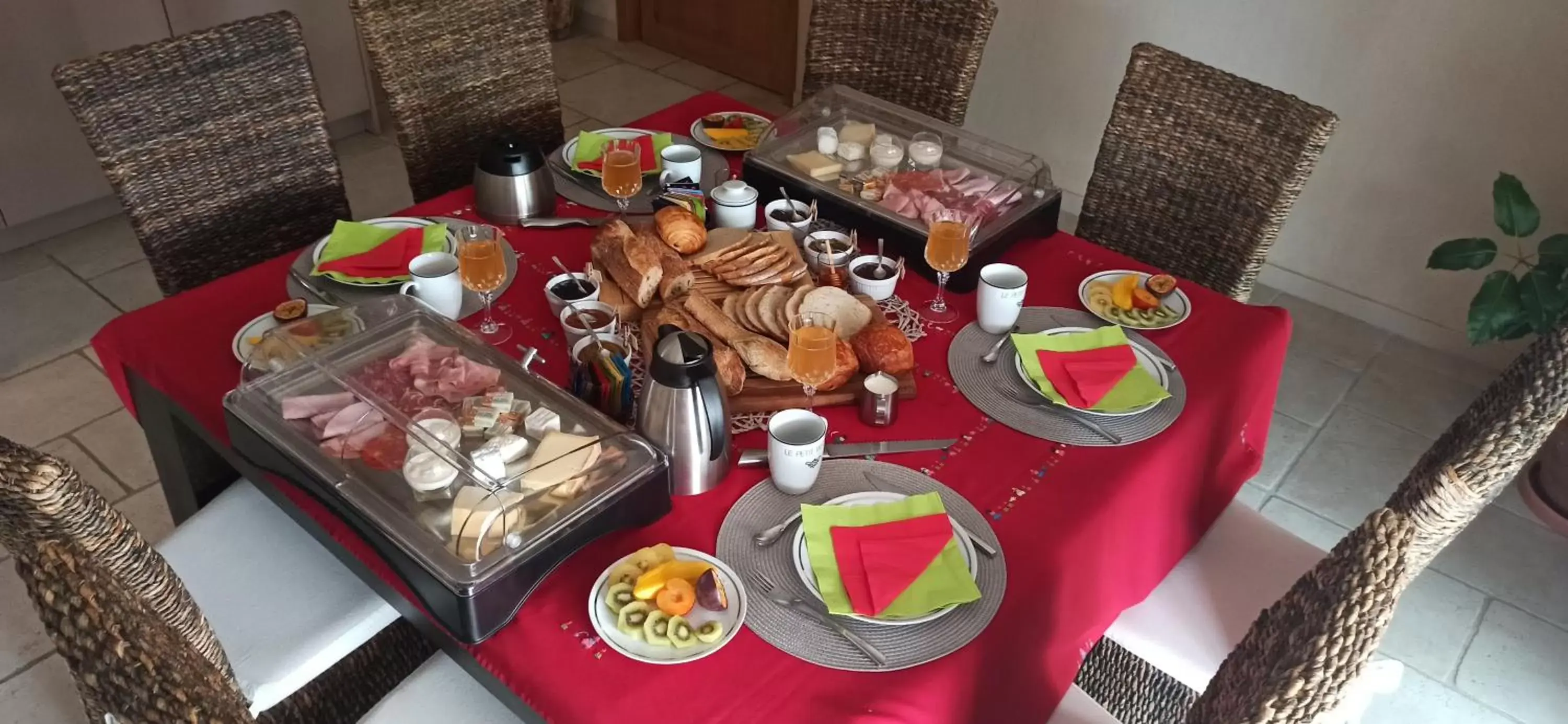 Breakfast in Villa SOREDE