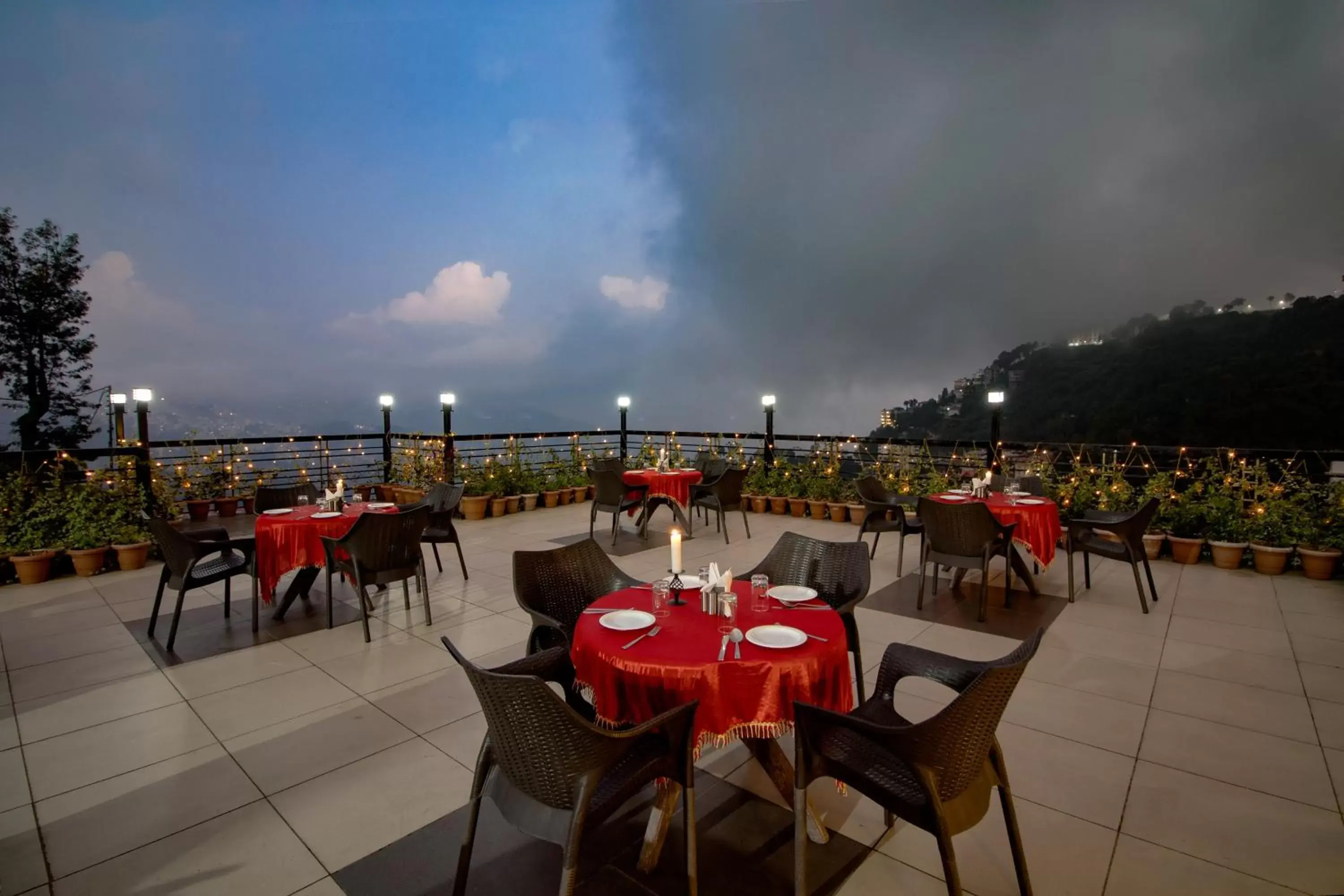 Balcony/Terrace, Restaurant/Places to Eat in Snow Valley Resorts Shimla
