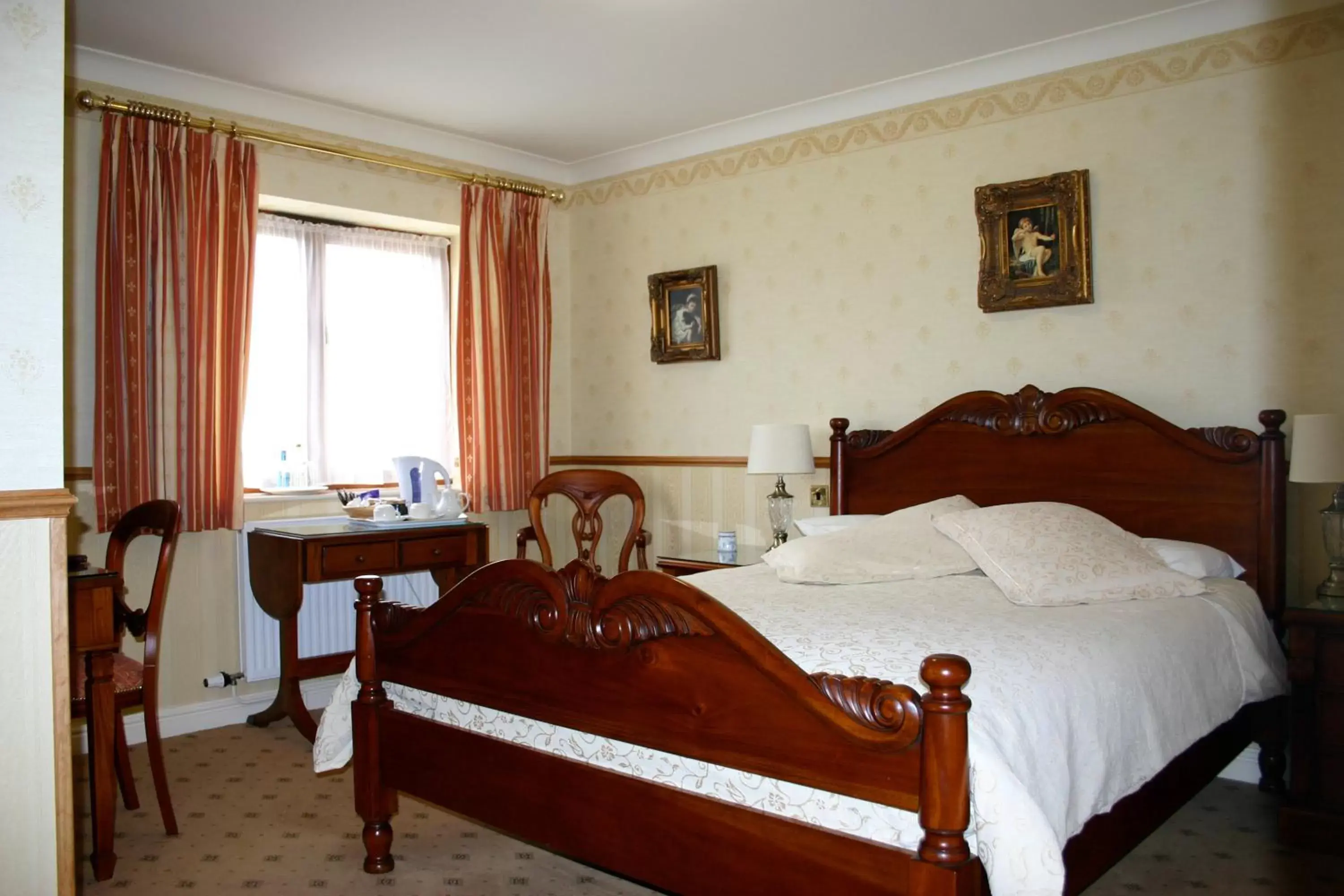 Bed in Albright Hussey Manor