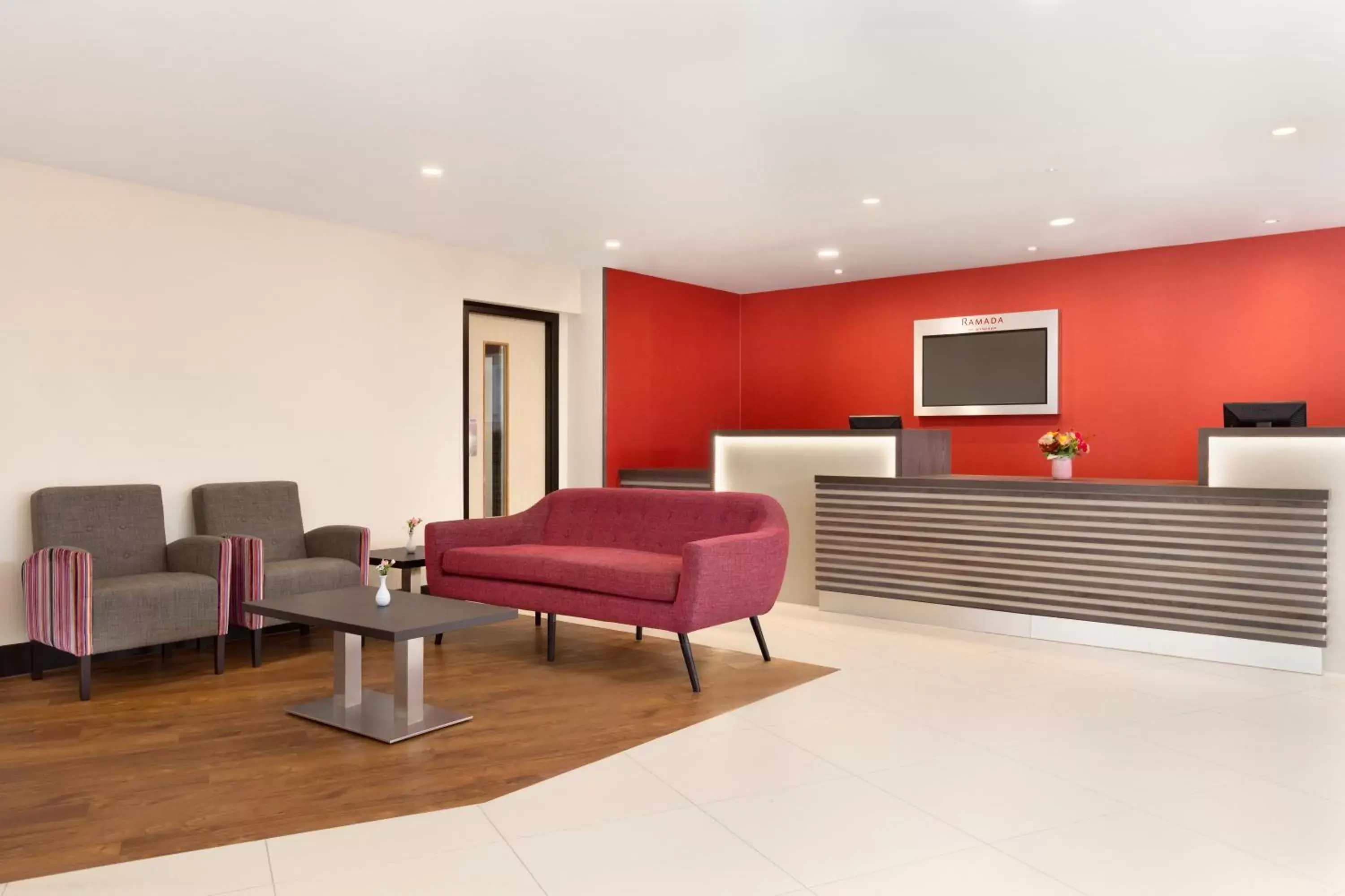 Lobby or reception, Seating Area in Ramada Bristol West