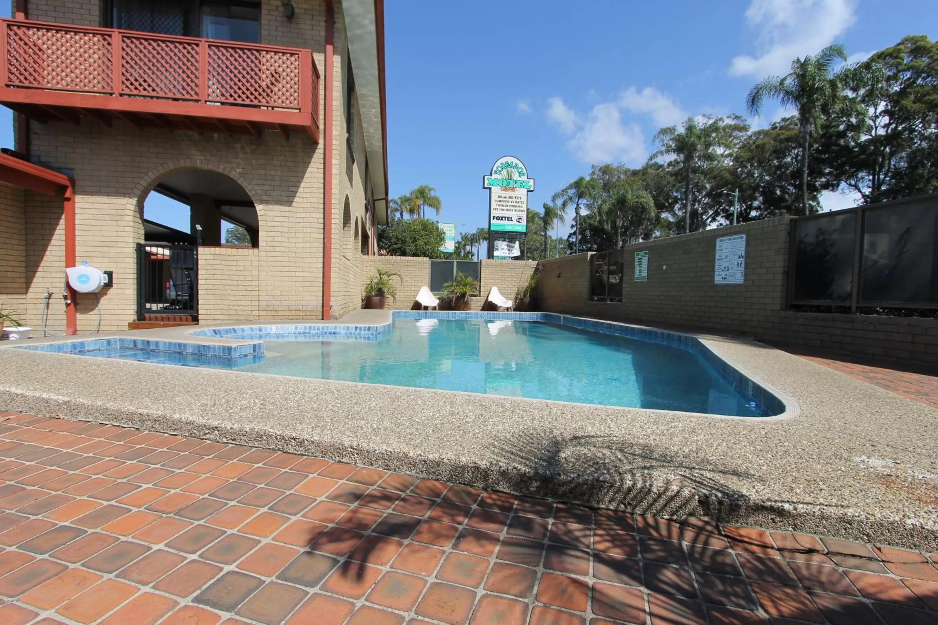 Swimming pool in Toreador Motel