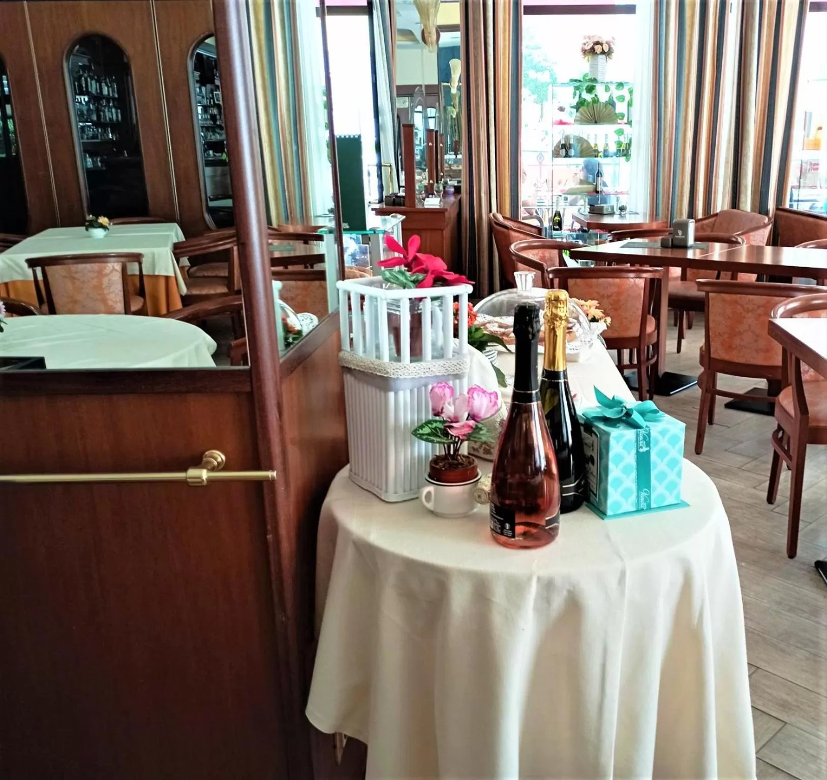 Restaurant/places to eat in Hotel Grazia Deledda