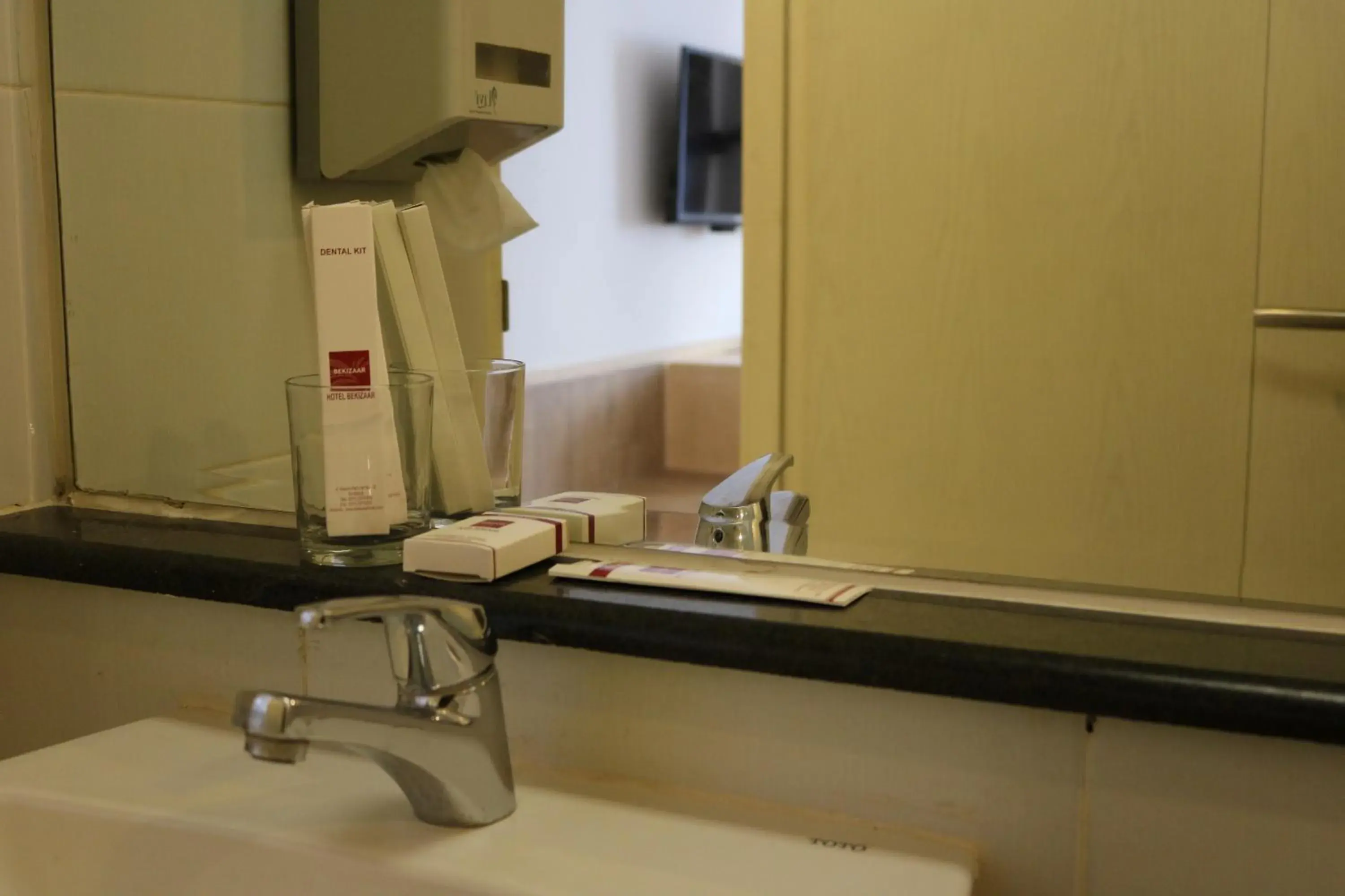 Photo of the whole room, Bathroom in Bekizaar Hotel Surabaya