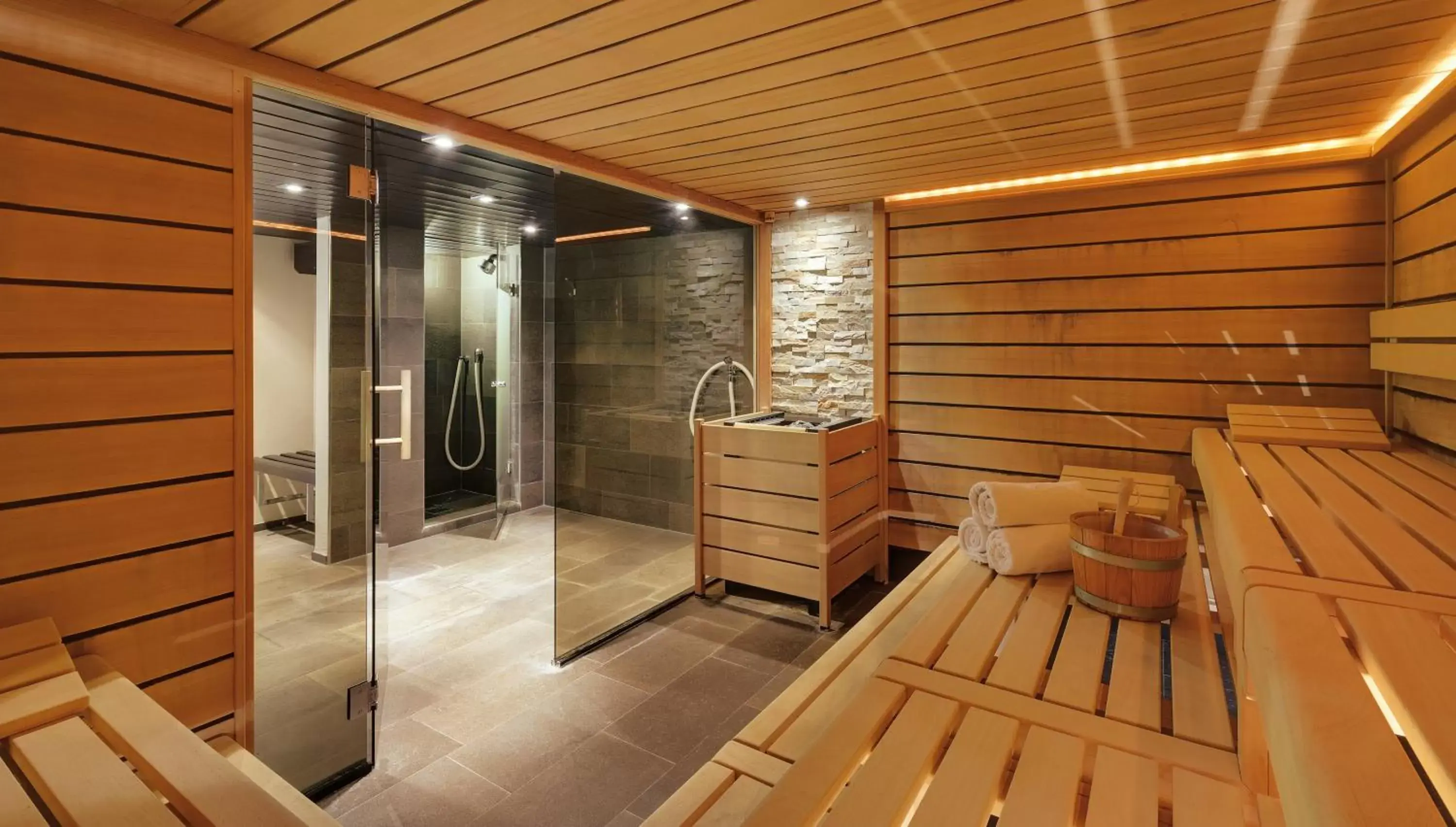 Sauna in Morosani Posthotel