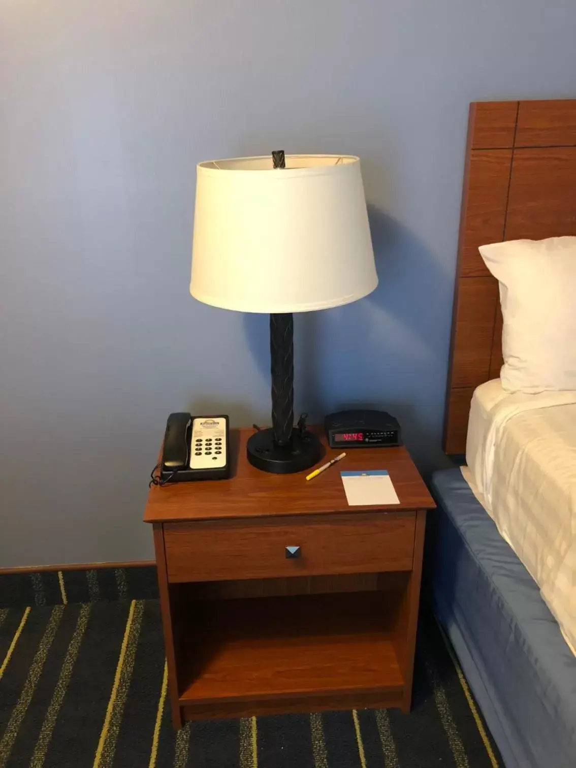 Bed in Days Inn by Wyndham Breezewood