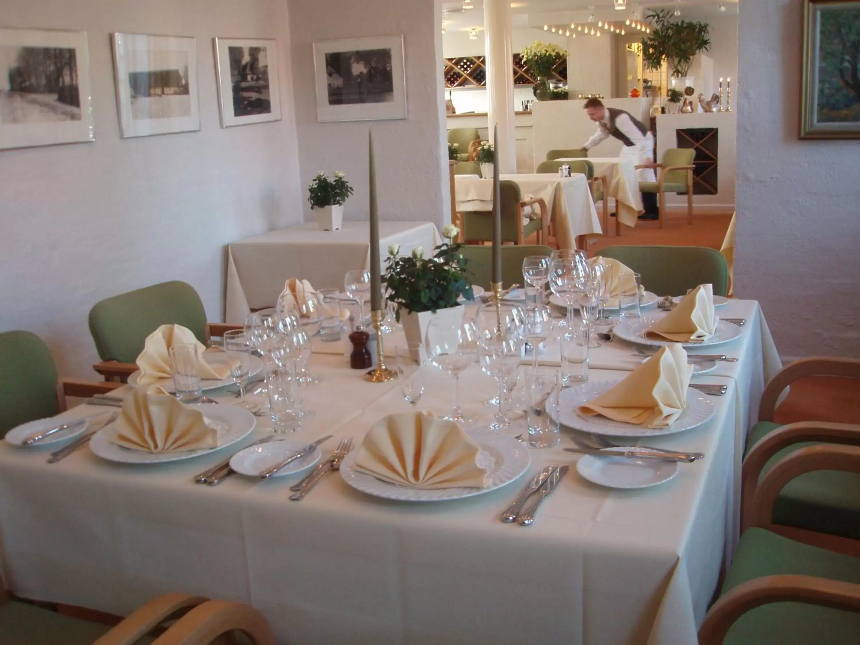 Staff, Restaurant/Places to Eat in Hotel Knudsens Gaard