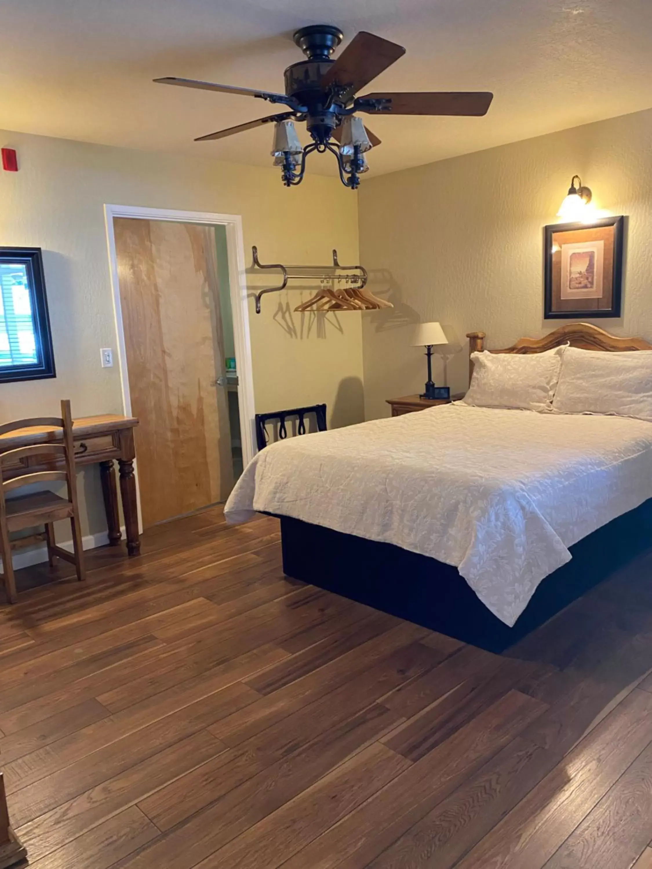 Bedroom, Bed in Arnold Meadowmont Lodge