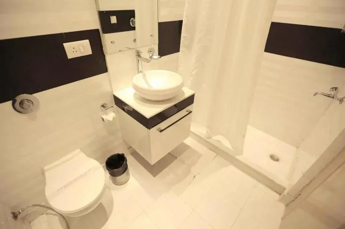 Bathroom in Hotel Shanti Palace West Patel Nagar