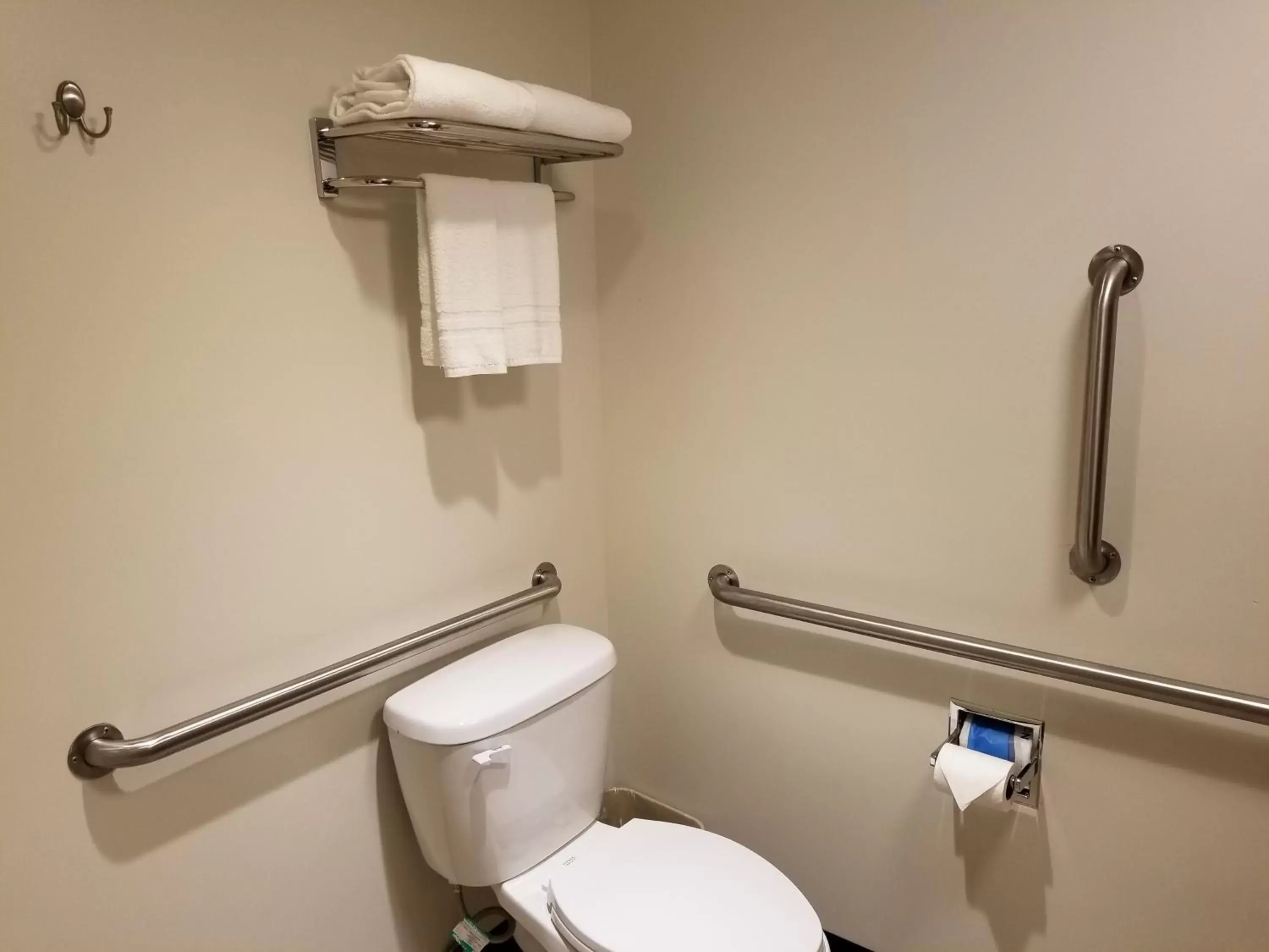 Toilet, Bathroom in Best Lynnwood Inn