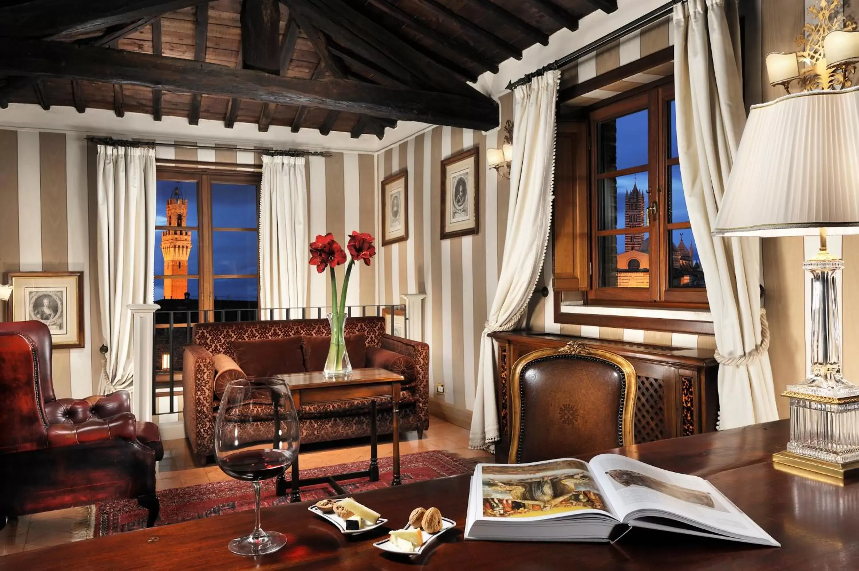Living room in Grand Hotel Continental Siena - Starhotels Collezione