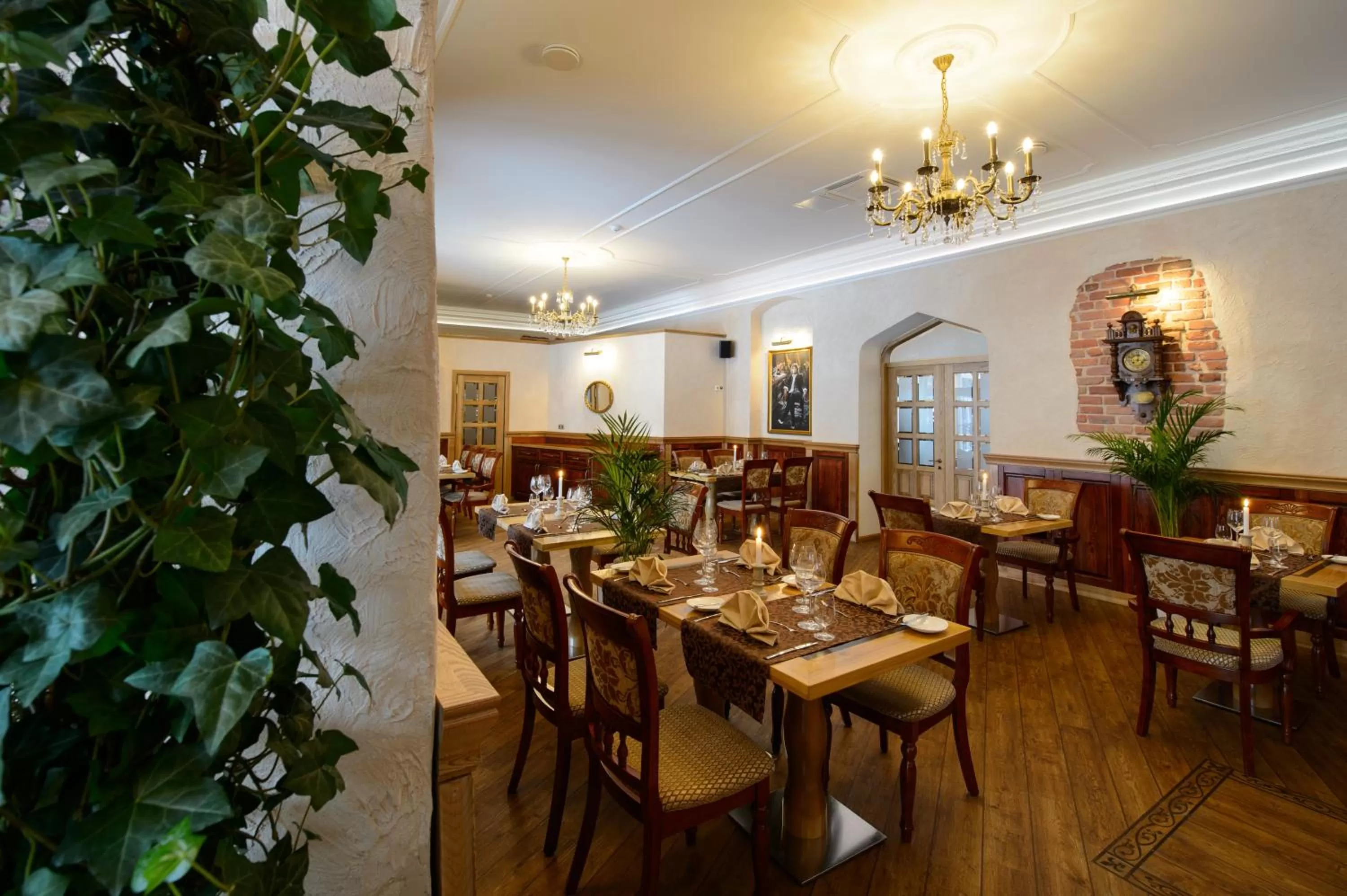 Restaurant/places to eat in Georgi Hotell