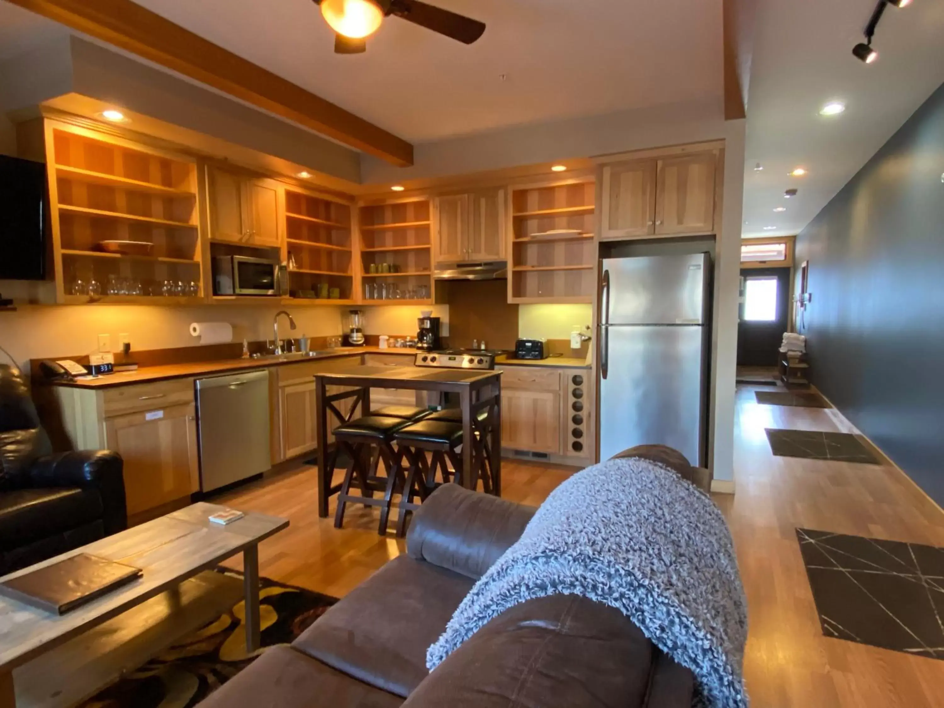 Kitchen or kitchenette in Twisp River Suites